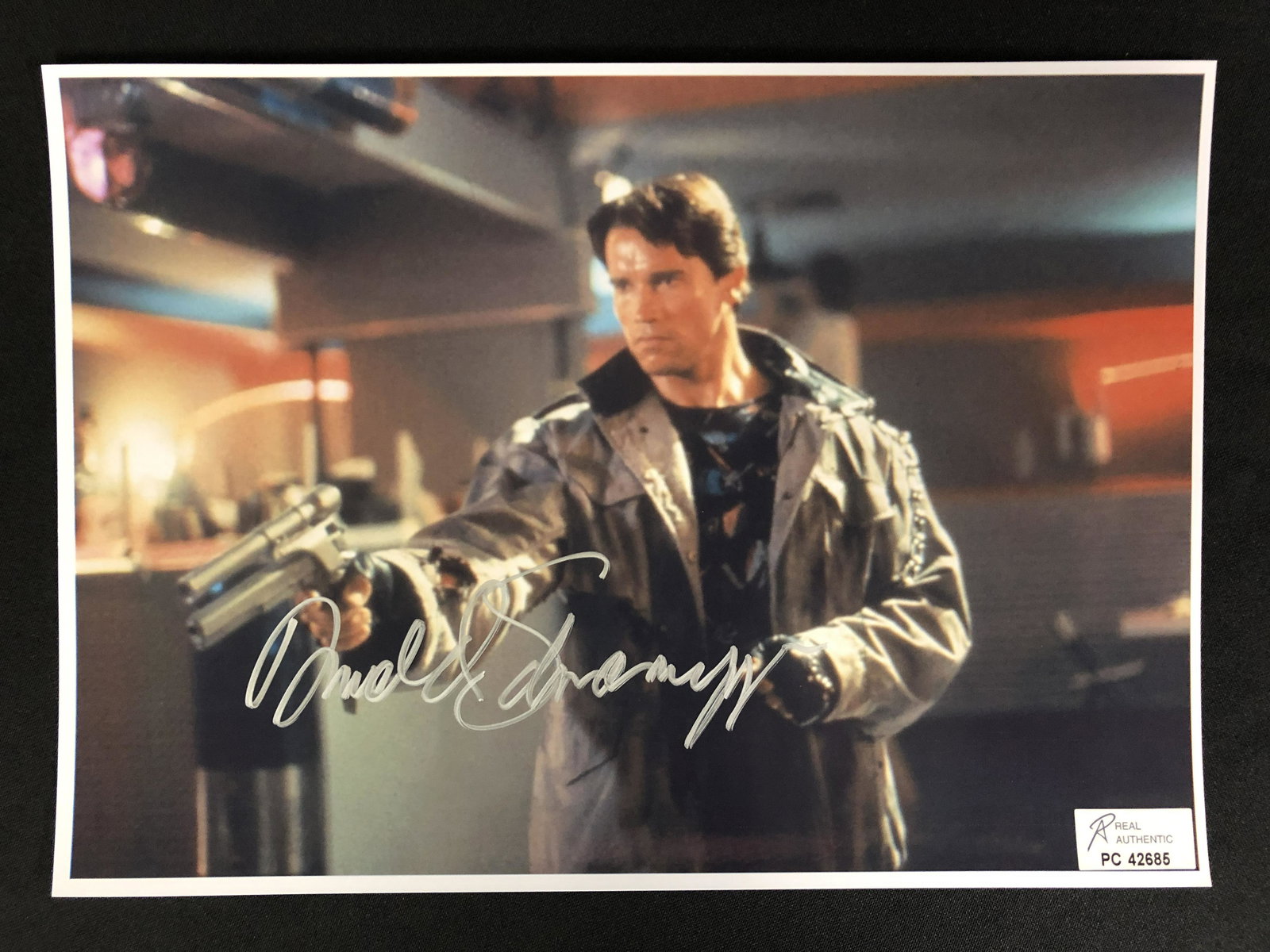ARNOLD SCHWARZENEGGER SIGNED TERMINATOR  8 X 10 (RA COA) (1 of 2)