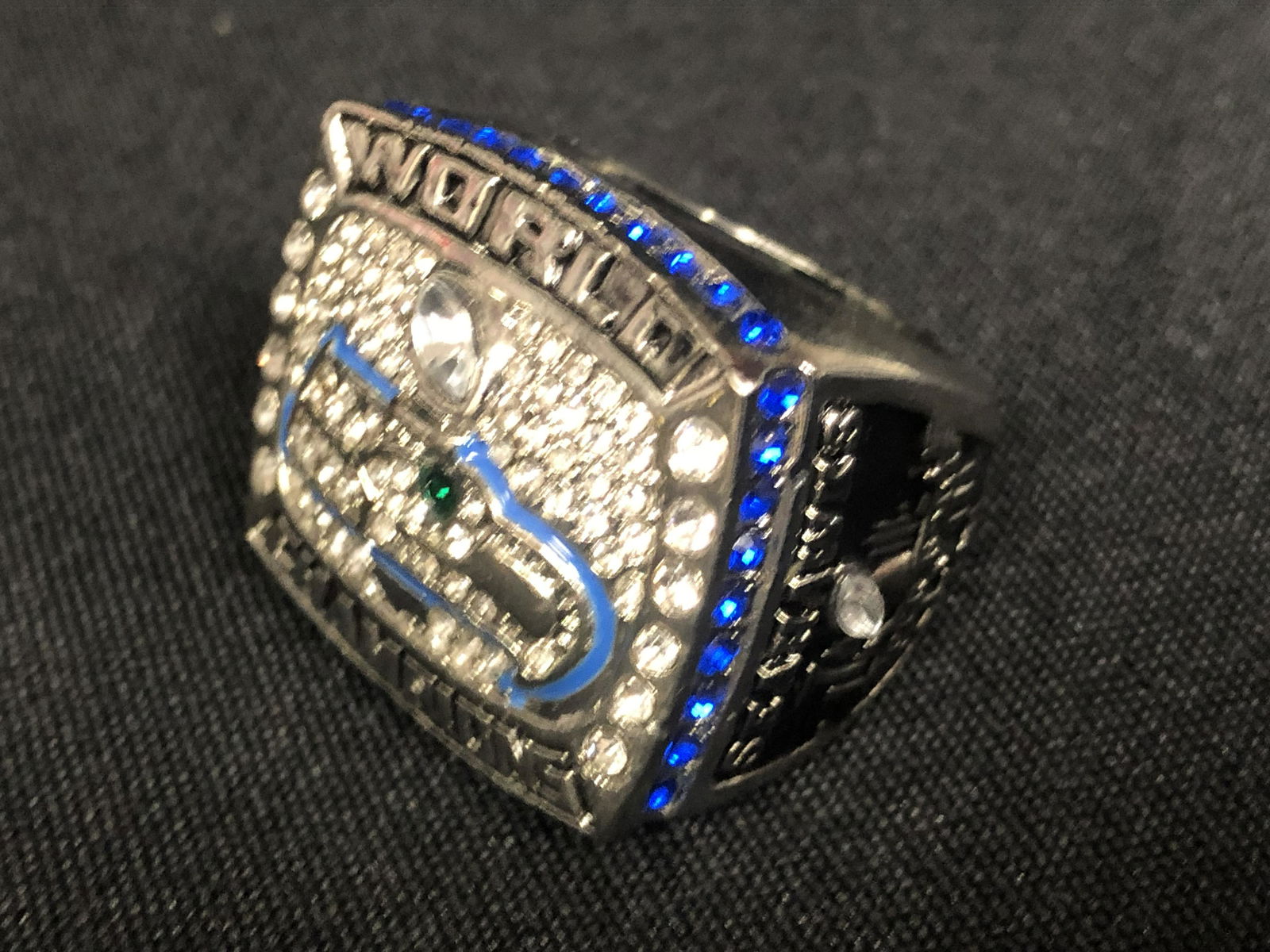 AAA REPLICA SEATTLE SEAHAWKS CHAMPIONSHIP RING (RUSSELL WILSON) (1 of 3)