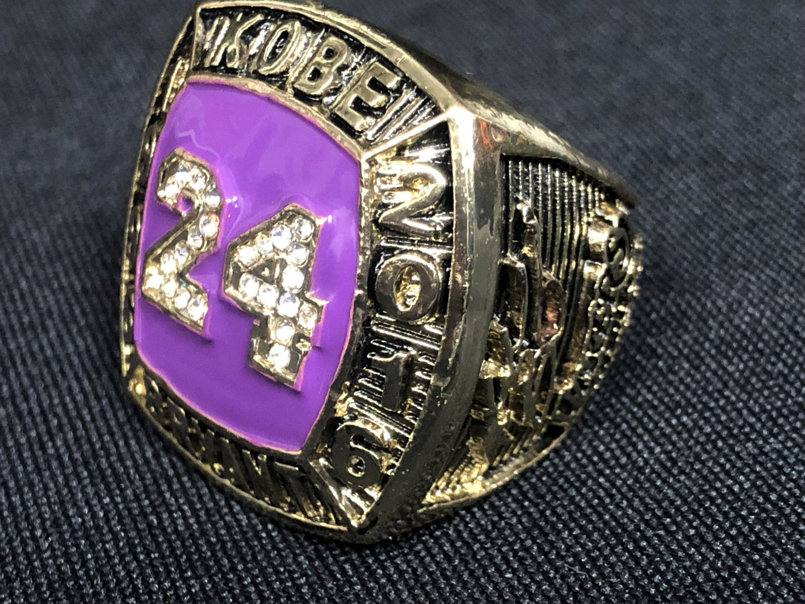REPLICA KOBE BRYANT CHAMPIONSHIP RING (1 of 3)