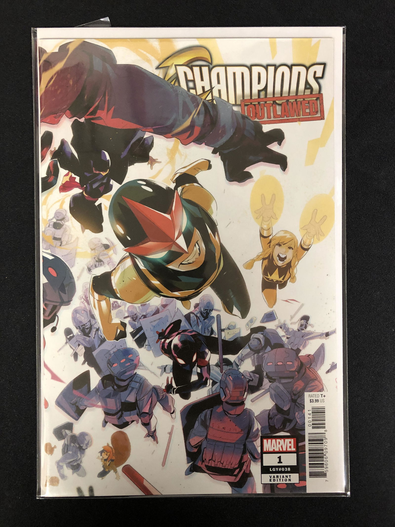 CHAMPIONS OUTLAWED NO.1 (MARVEL COMICS) (1 of 1)