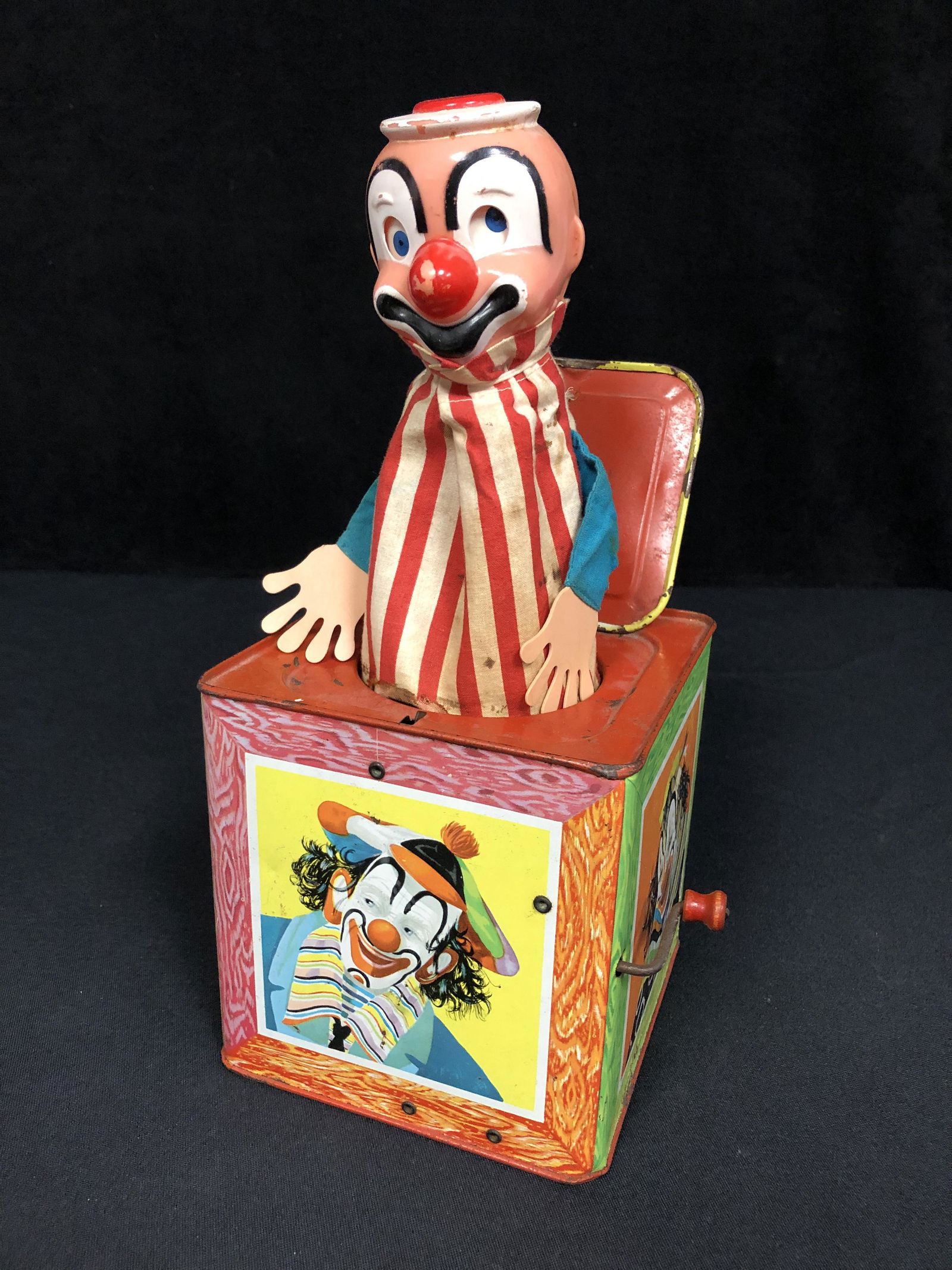 VINTAGE TIN JACK IN THE BOX (WORKING): VINTAGE TIN JACK IN THE BOX (WORKING)