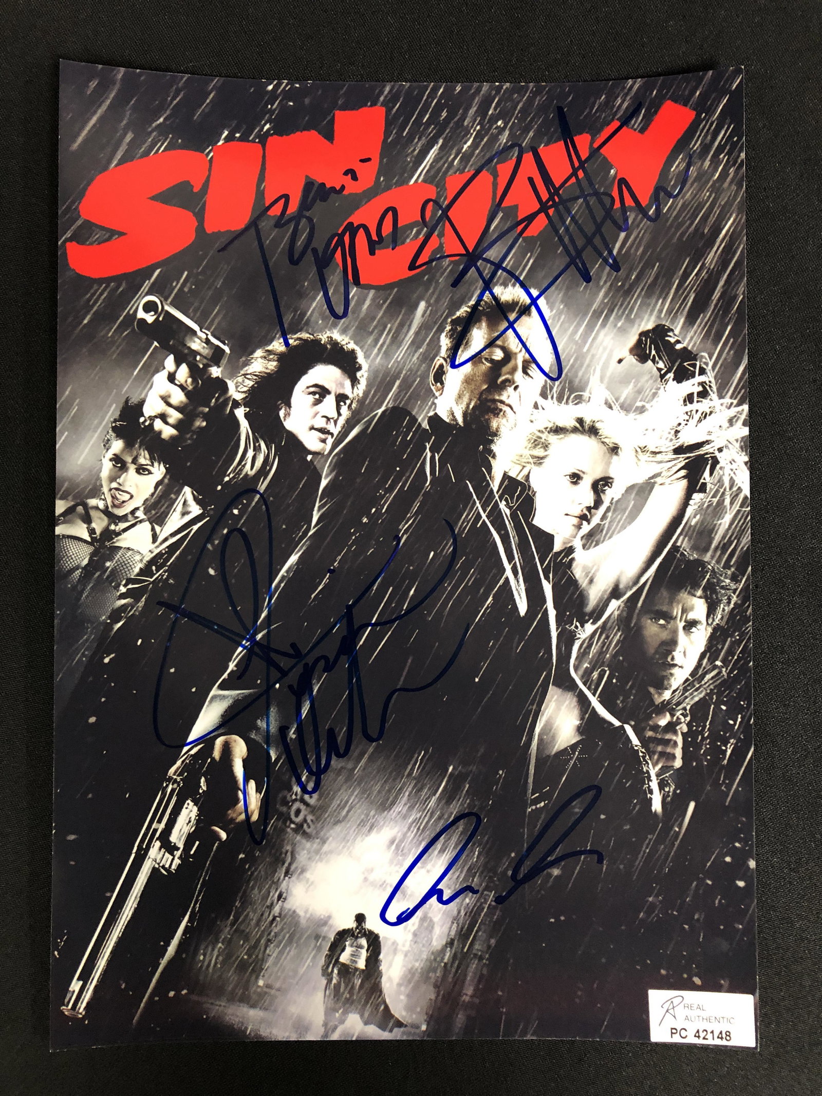 SIN CITY CAST SIGNED 8 X 10 (RA COA): SIN CITY CAST SIGNED 8 X 10 (RA COA)