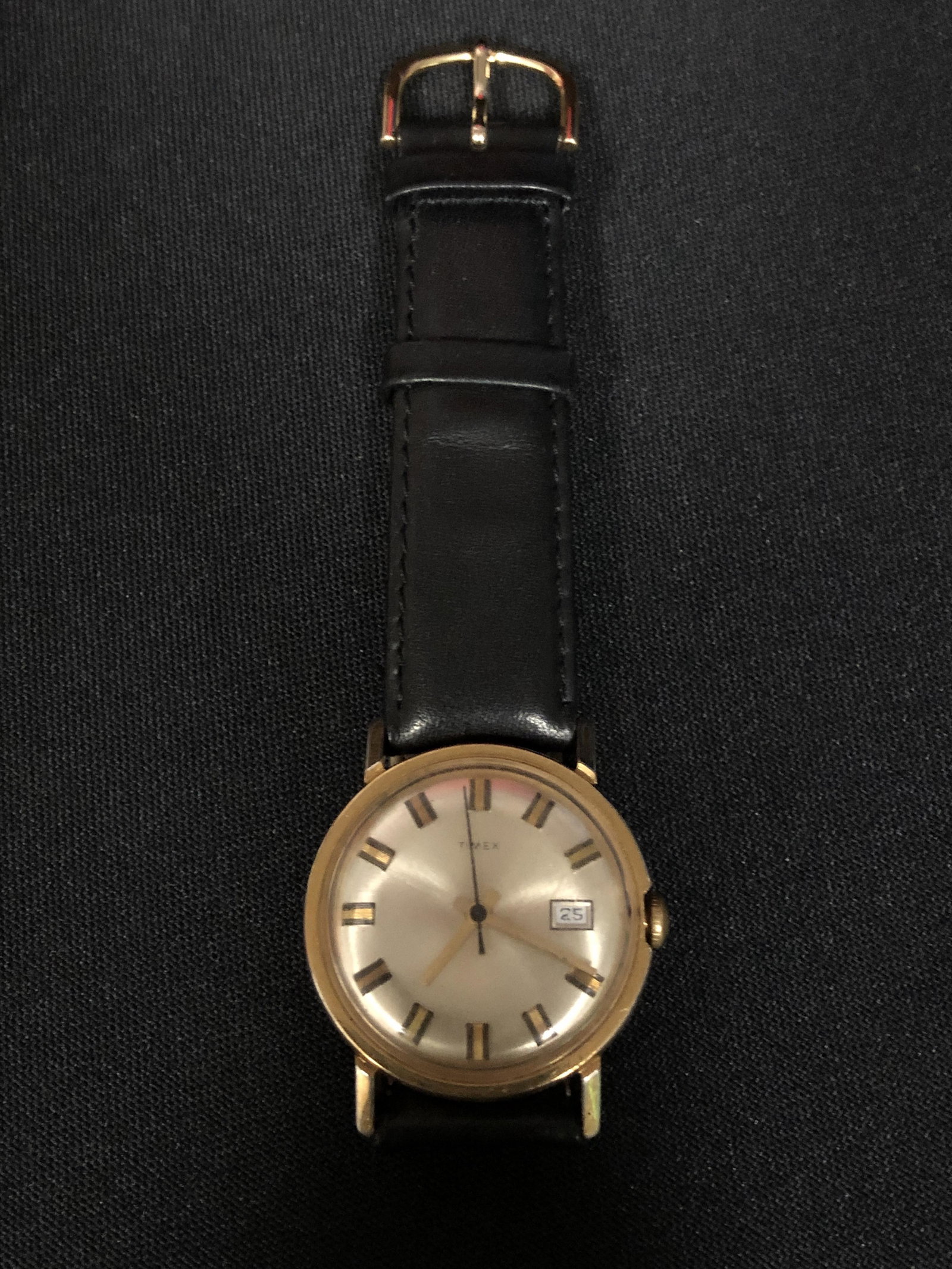 VINTAGE MENS TIMEX WRIST WATCH: VINTAGE MENS TIMEX WRIST WATCH