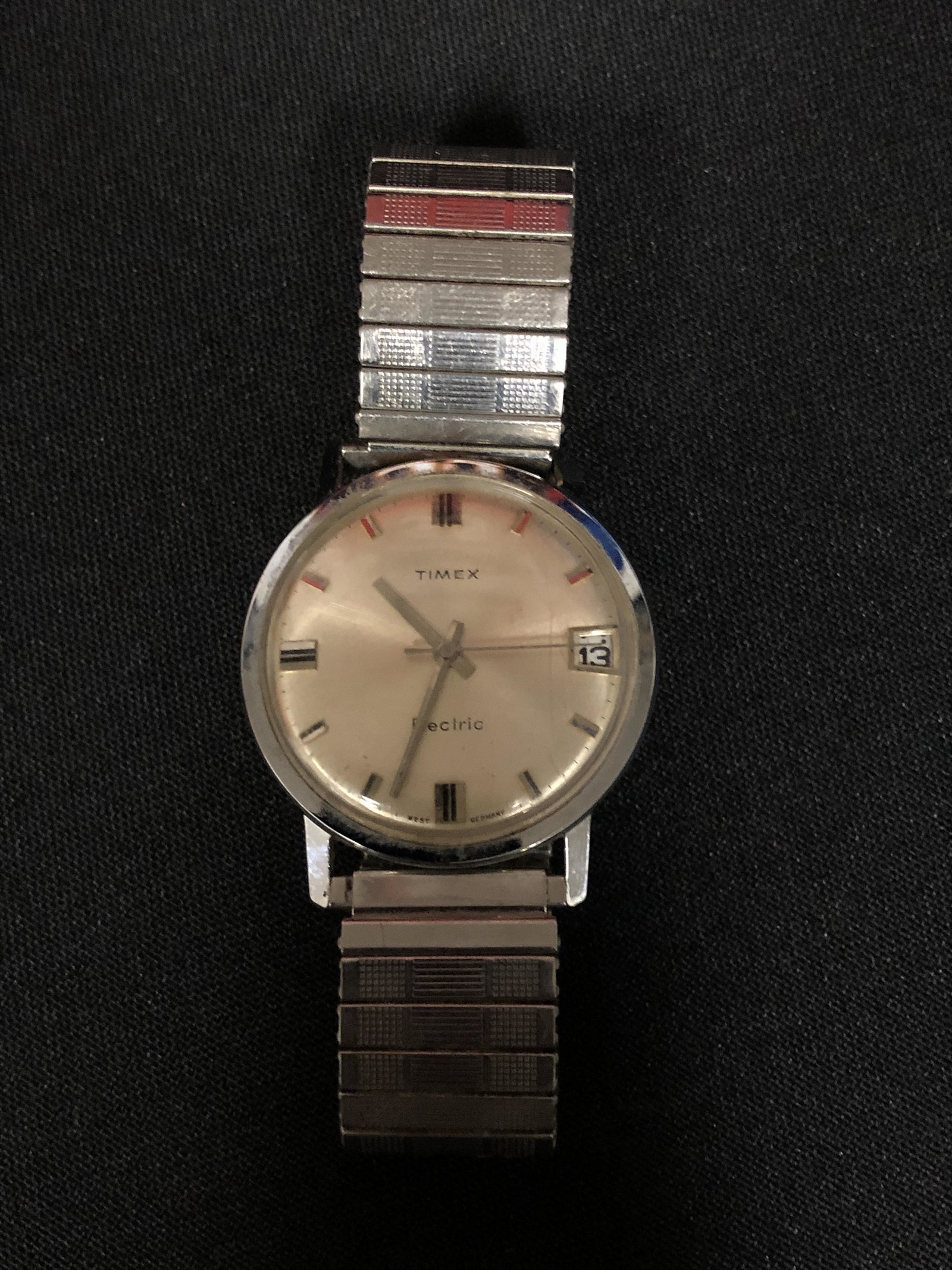 VINTAGE MENS TIMEX WRIST WATCH: VINTAGE MENS TIMEX WRIST WATCH