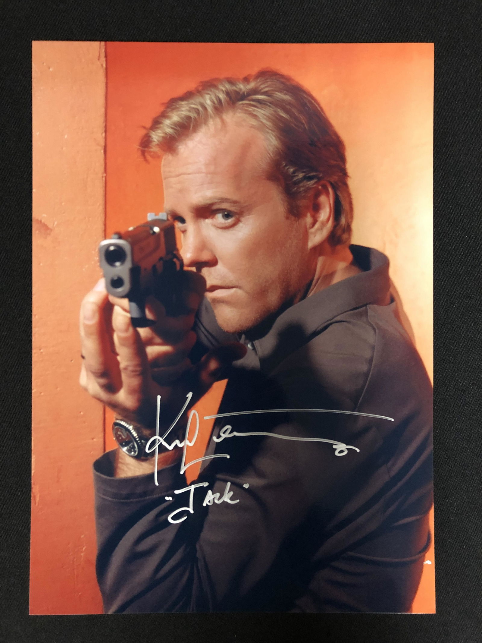 KIEFER SUTHERLAND SIGNED 8X10 PHOTO (RA COA) (1 of 2)