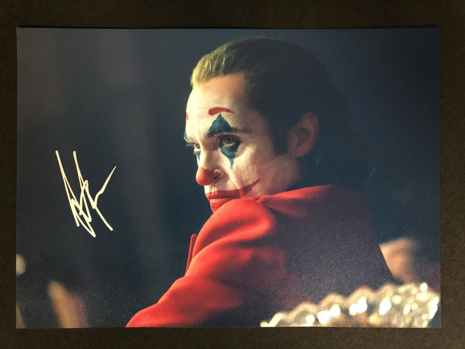 JOAQUIN PHOENIX SIGNED THE JOKER 8 X 10 (RA COA): JOAQUIN PHOENIX SIGNED THE JOKER 8 X 10 (RA COA)