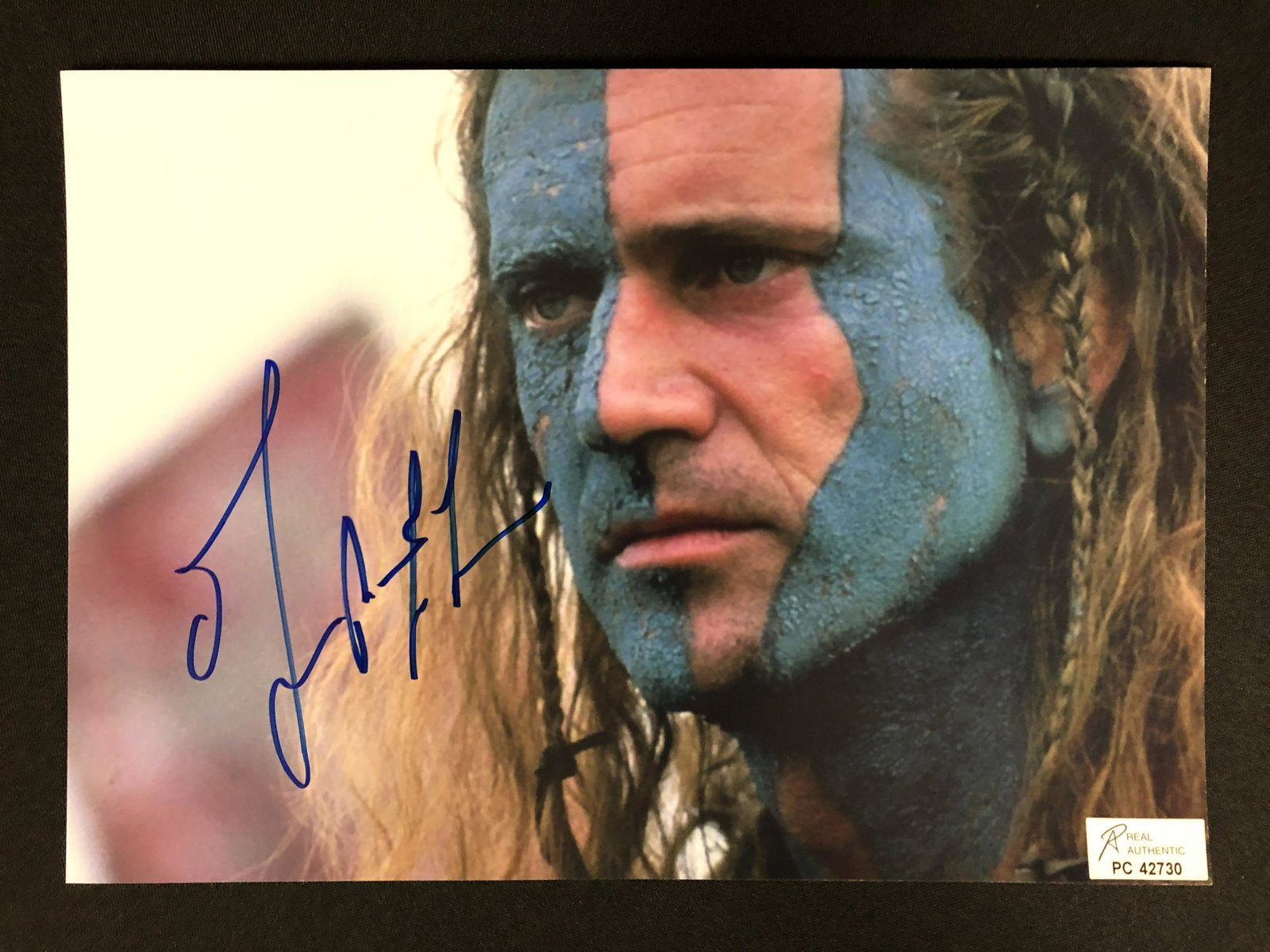 MEL GIBSON SIGNED BRAVEHART 8 X 10 (RA COA): MEL GIBSON SIGNED BRAVEHART 8 X 10 (RA COA)
