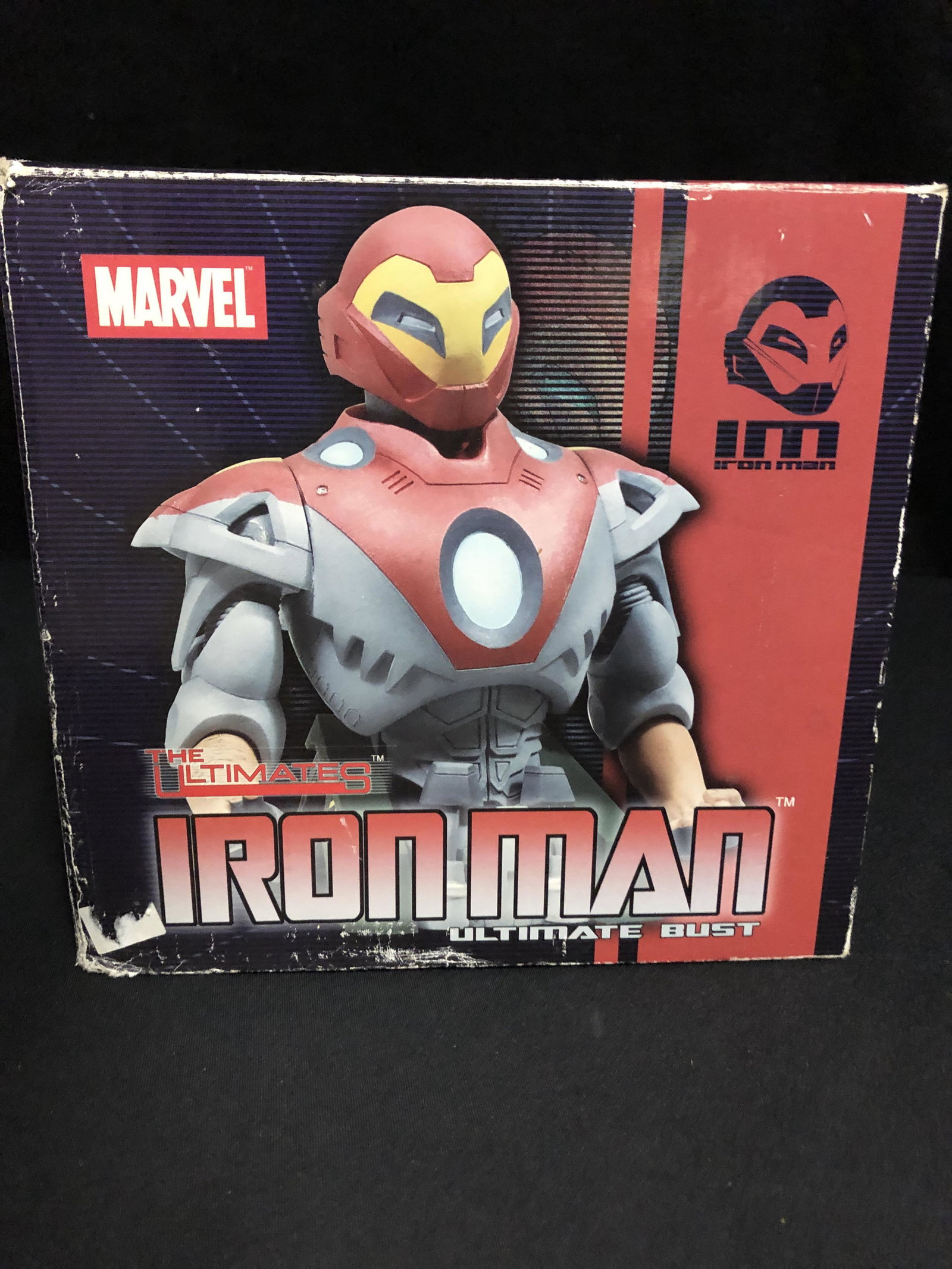 MARVEL IRON MAN ULTIMATE BUST (1 of 2)