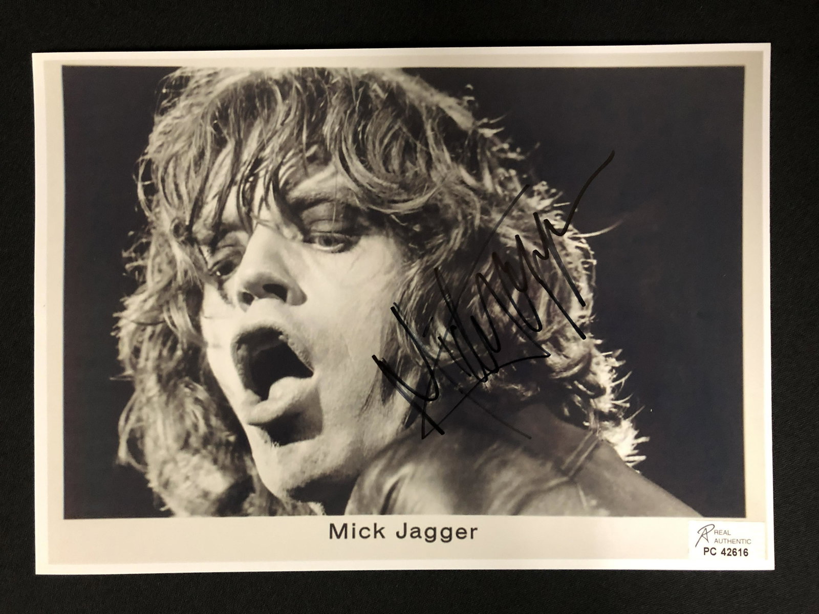 MICK JAGGER SIGNED 8 X 10 (RA COA): MICK JAGGER SIGNED 8 X 10 (RA COA)