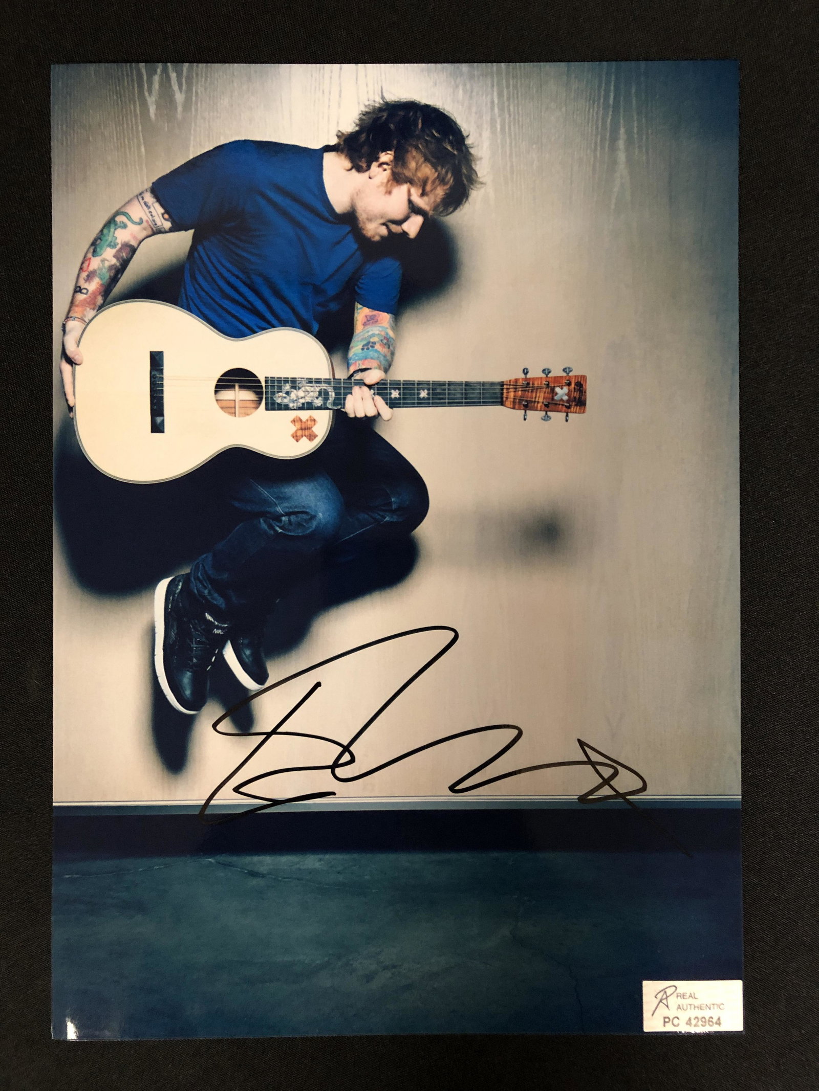 ED SHEEREN SIGNED 8 X 10 (RA COA): ED SHEEREN SIGNED 8 X 10 (RA COA)