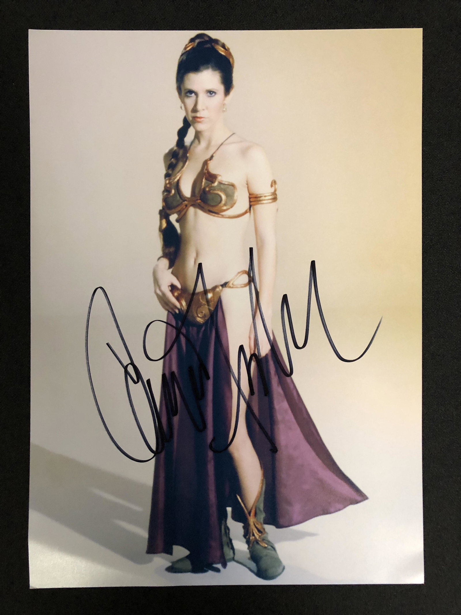 CARRIE FISHER SIGNED STAR WARS 8 X 10 (RA COA): CARRIE FISHER SIGNED STAR WARS 8 X 10 (RA COA)