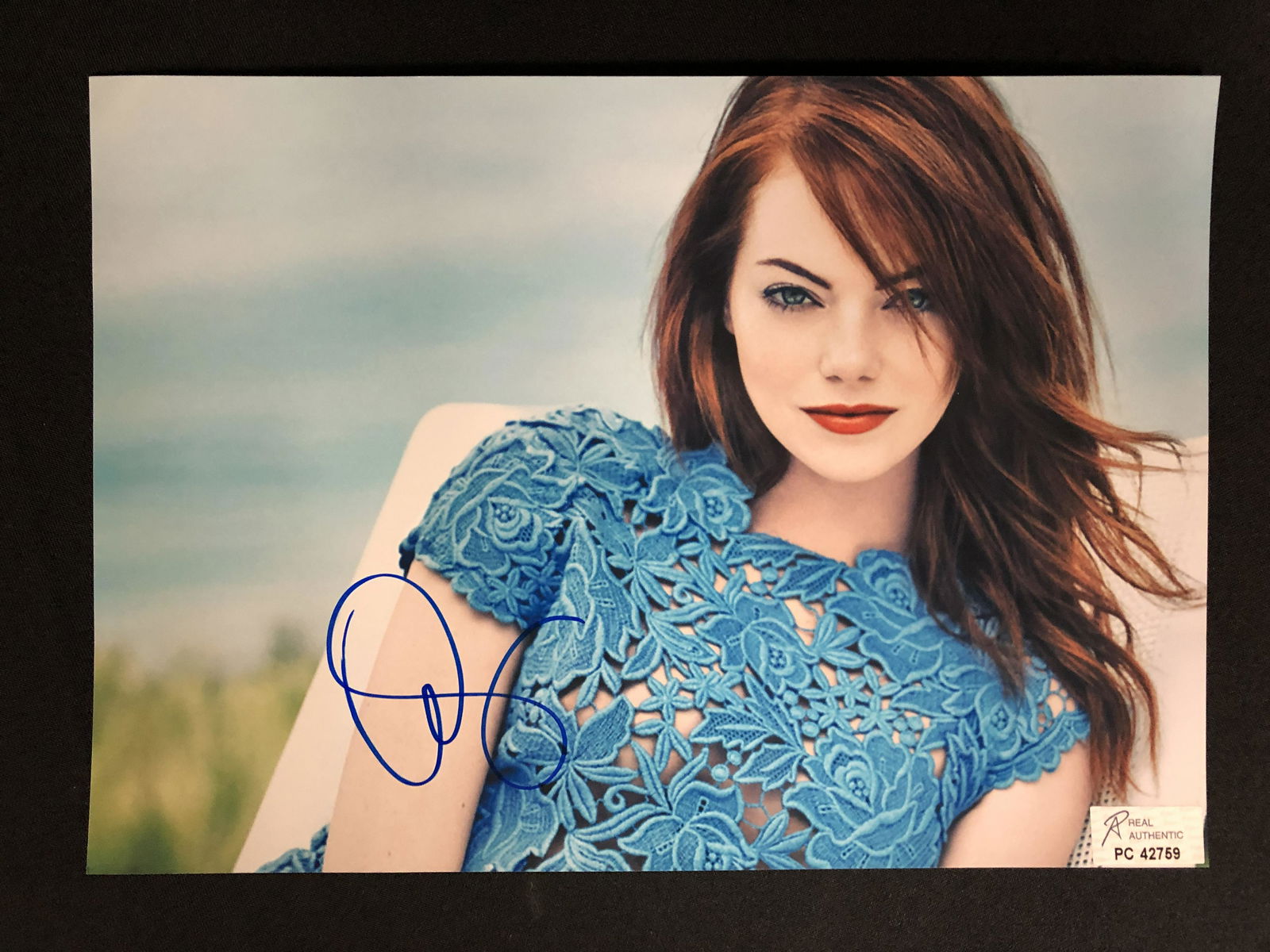 EMMA STONE SIGNED 8X10 PHOTO (RA COA) (1 of 2)