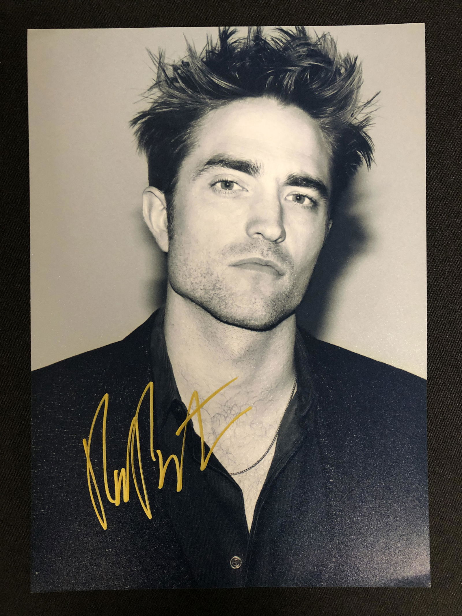 ROBERT PATTINSON SIGNED 8X10 PHOTO (RA COA) (1 of 2)