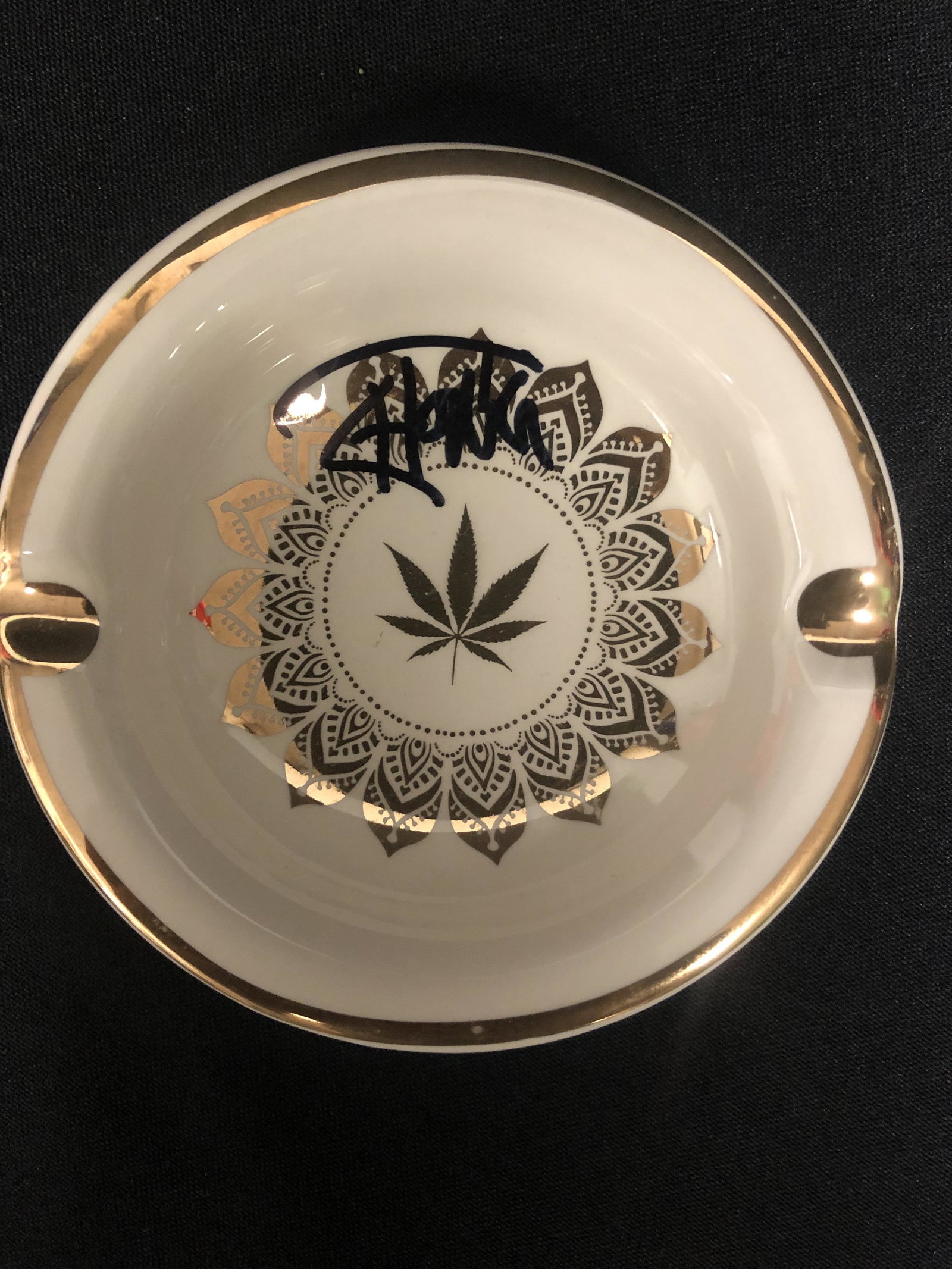 TOMMY CHONG SIGNED "420" ASHTRAY (GCG): TOMMY CHONG SIGNED "420" ASHTRAY (GCG)