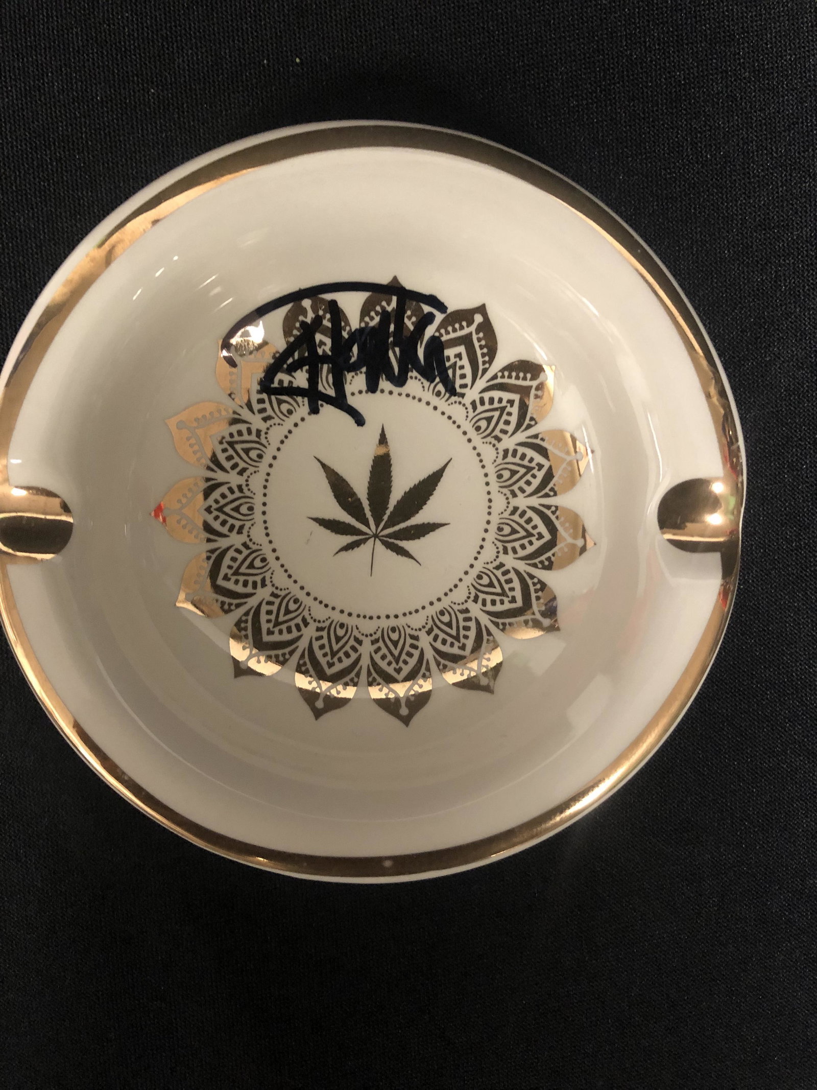 TOMMY CHONG SIGNED "420" ASHTRAY (GCG): TOMMY CHONG SIGNED "420" ASHTRAY (GCG)
