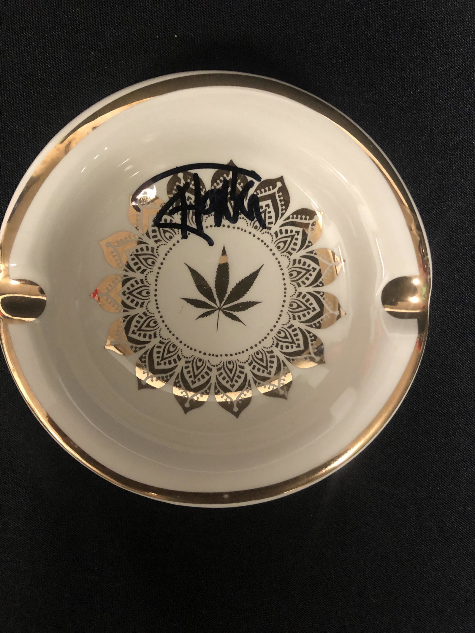 TOMMY CHONG SIGNED "420" ASHTRAY (GCG): TOMMY CHONG SIGNED "420" ASHTRAY (GCG)