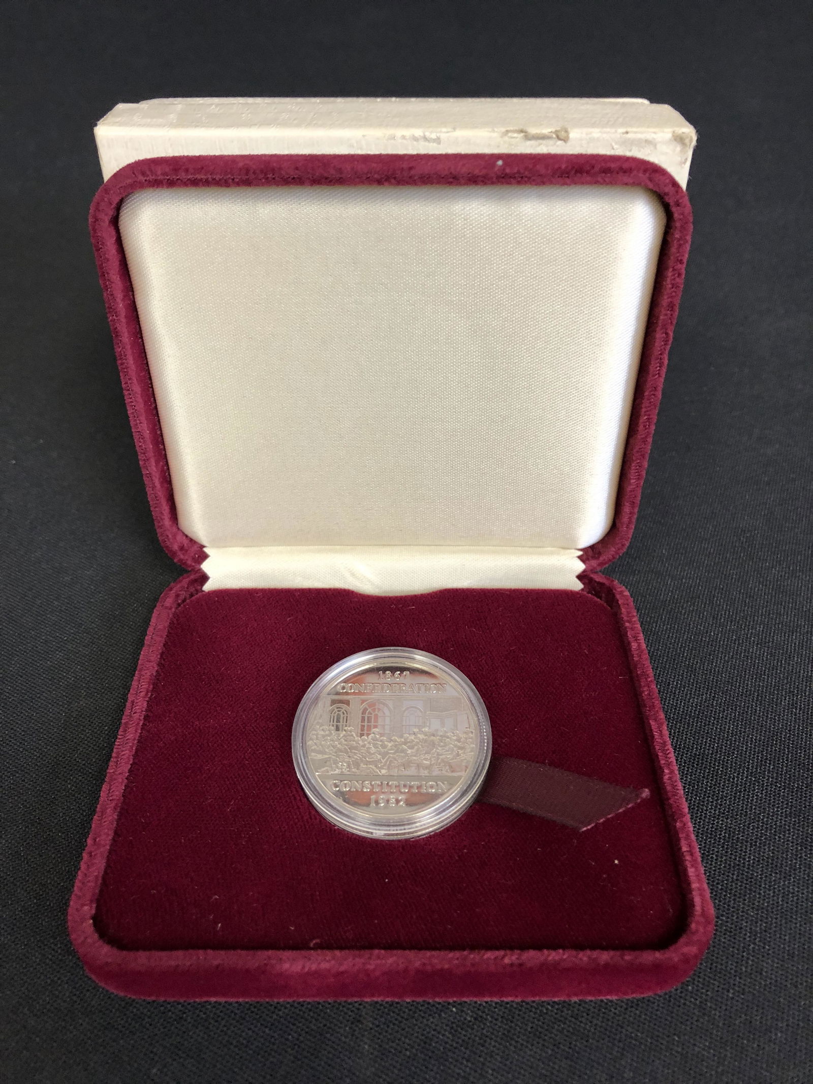 .800 SILVER1982 CANADA CONFEDERATION CONSTITUTION ACTS OF 1867  ONE DOLLAR COIN W/BOX (1 of 2)