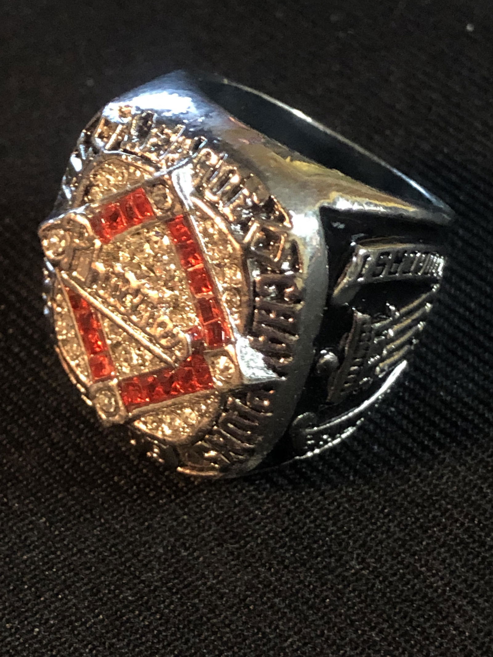 PHILADELPHIA PHILLIES REPLICA CHAMPIONSHIP RING (1 of 3)