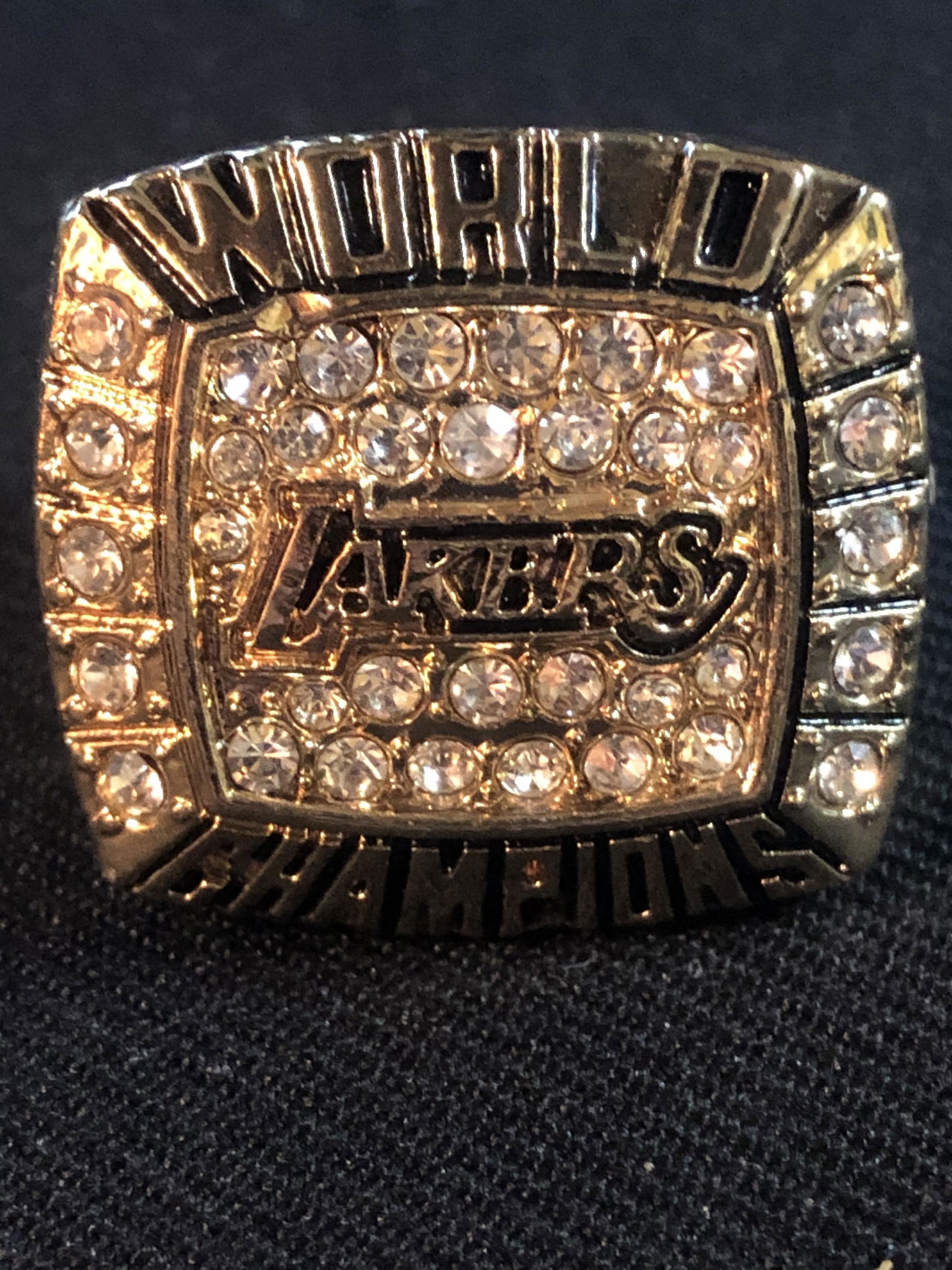 Lakers replica deals ring