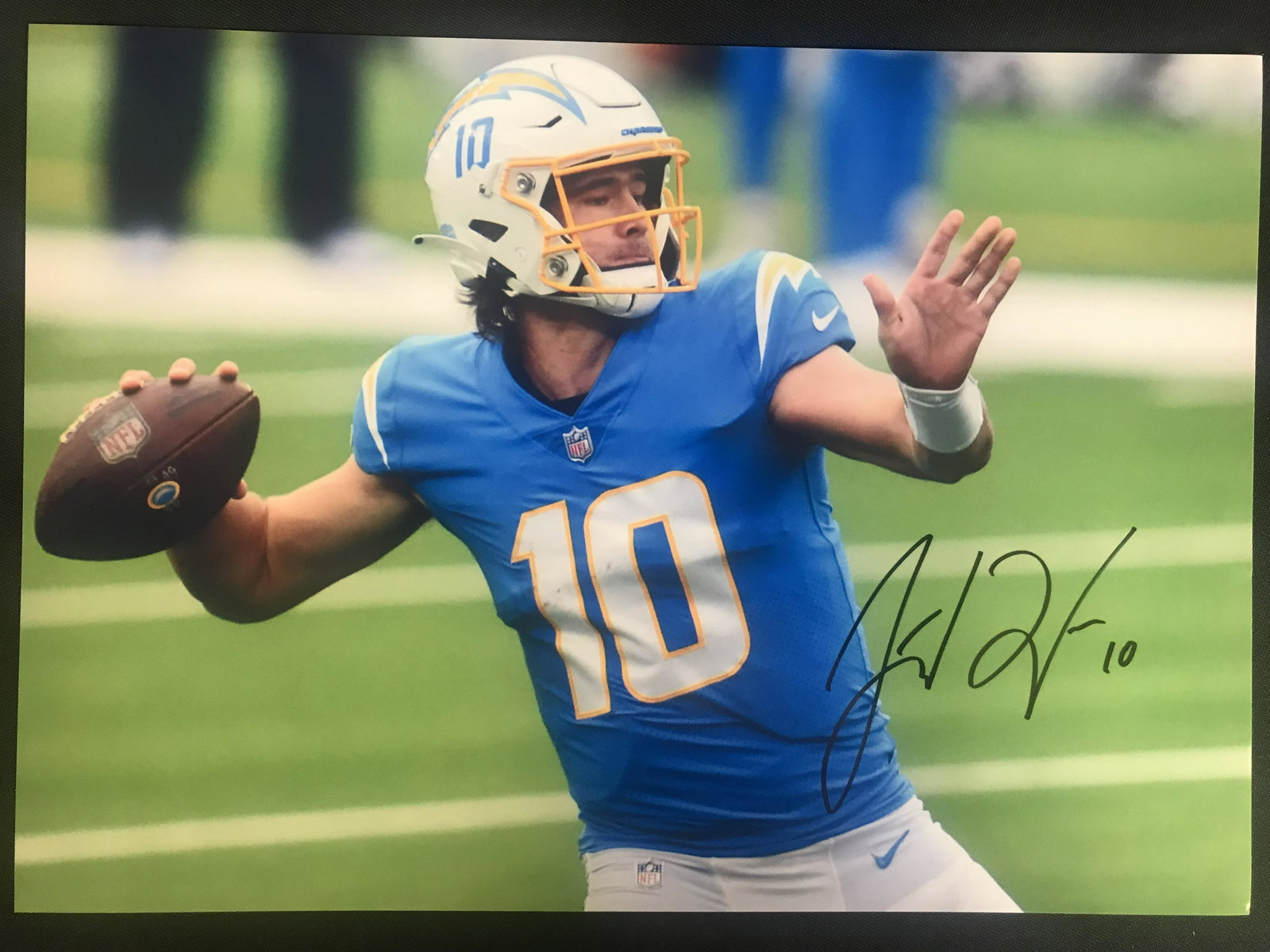 JUSTIN HERBERT SIGNED 8X10 PHOTO (RA COA) (1 of 2)