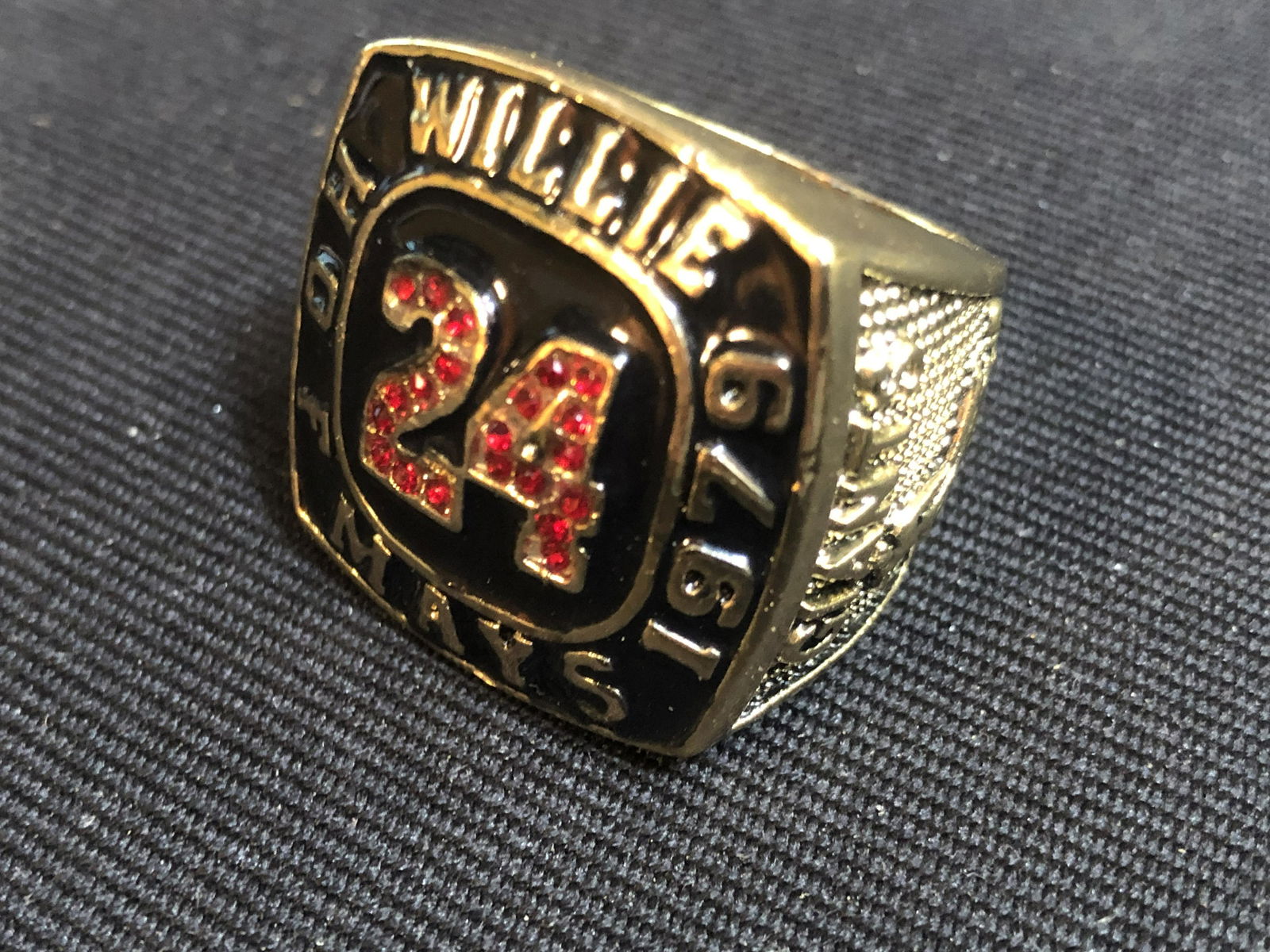 WILLIE MAYS #24 HALL OF FAME 1979 "302 BATTING AVERAGE" CHAMPIONSHIP REPLICA RING (1 of 2)