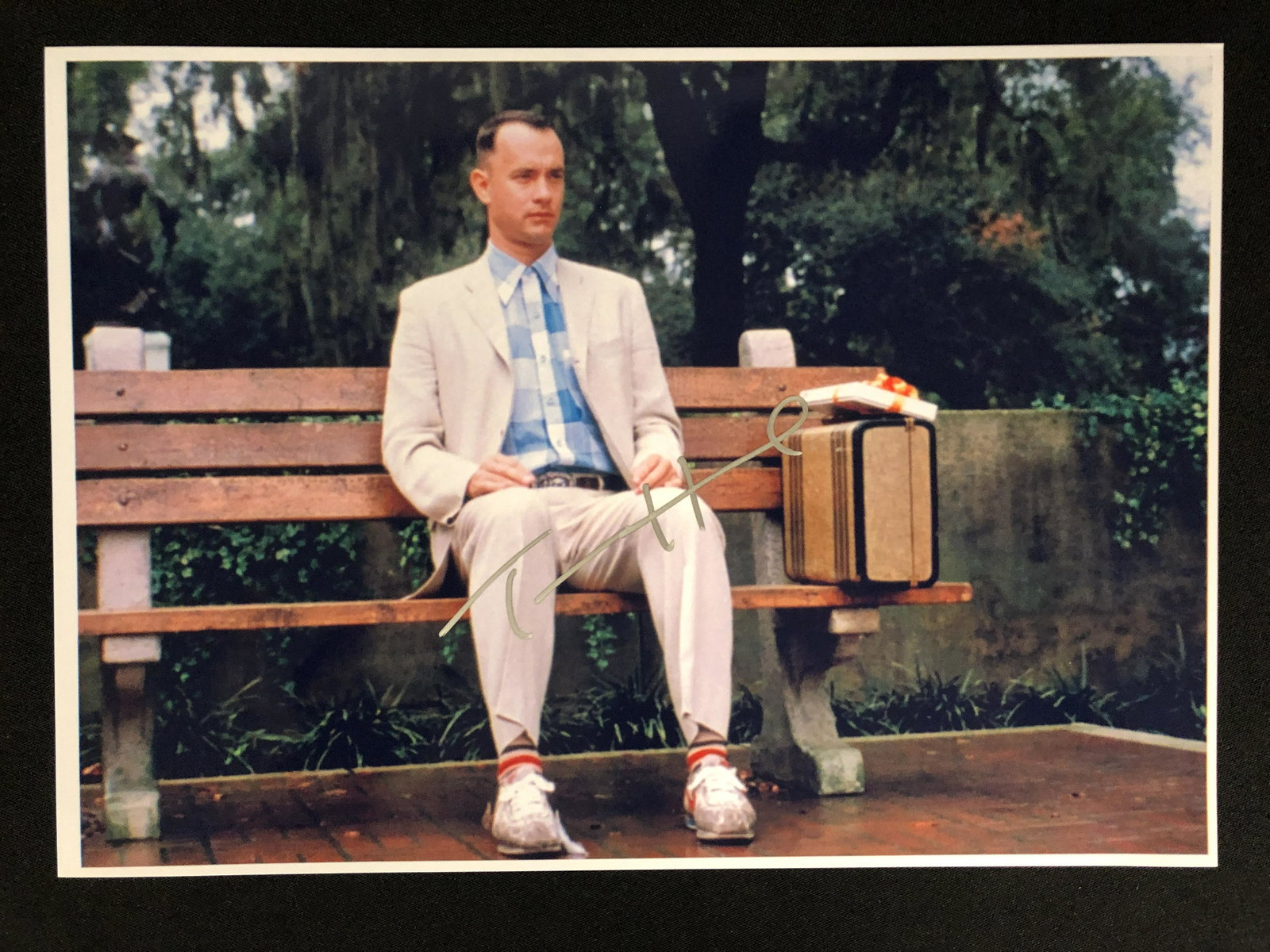 TOM HANKS SIGNED 8x10 PHOTO (RA COA): TOM HANKS SIGNED 8x10 PHOTO (RA COA)