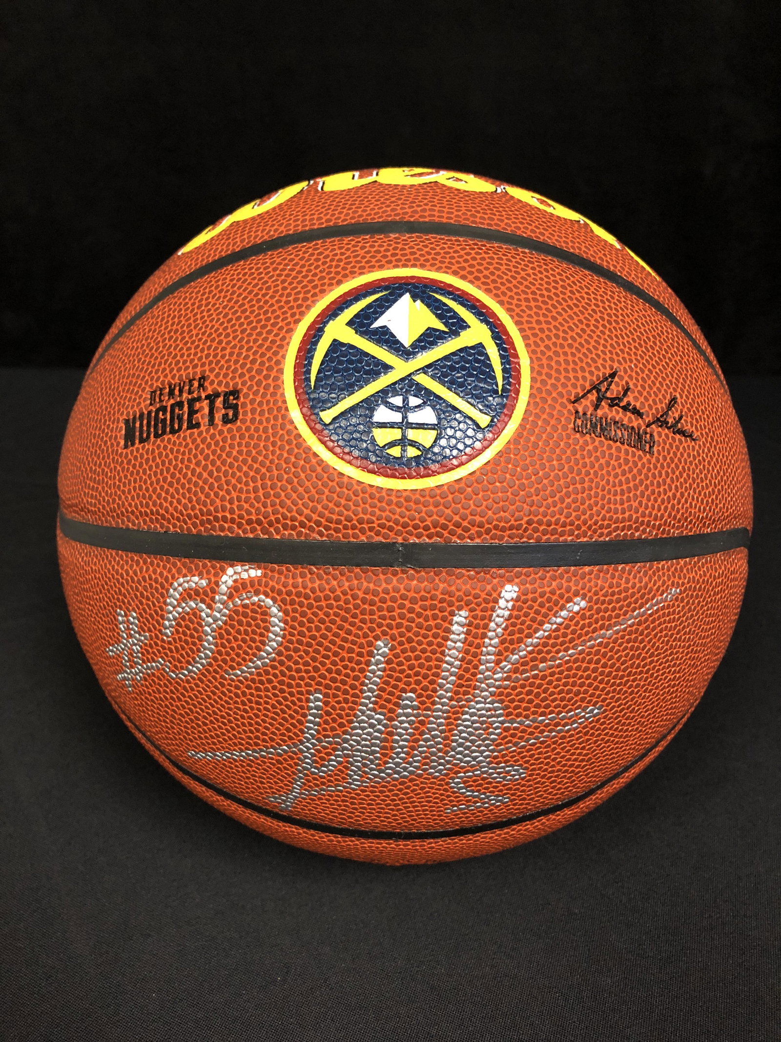 DIKEMBE MUTOMBO SIGNED DENVER NUGGETS LOGO BASKETBALL (SCHWARTZ COA) (1 of 2)