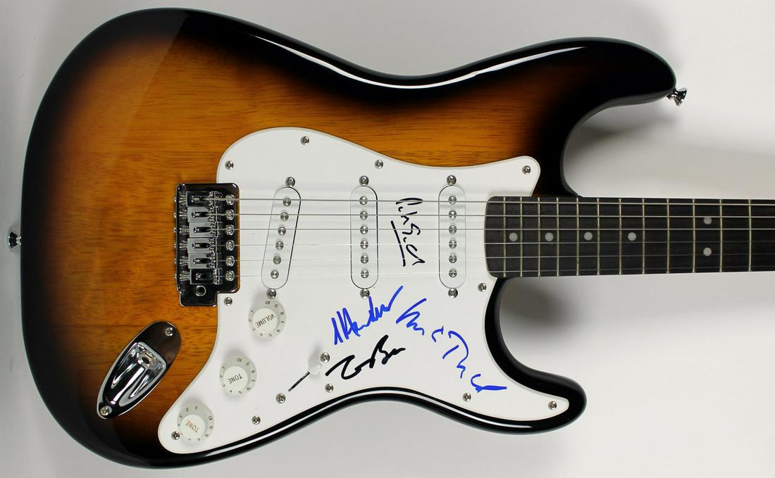 Stone Temple Pilots (4) Bennington, Robert , Dean & Kretz Signed Guitar (BAS Witnessed) (1 of 7)