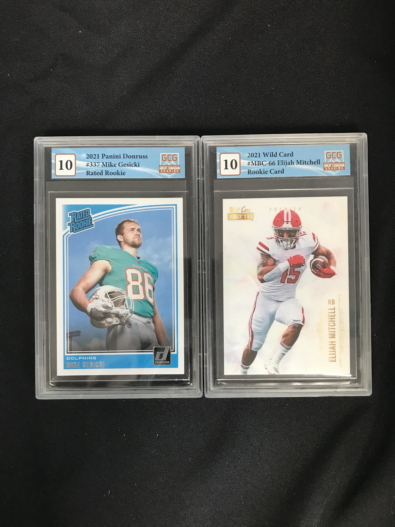 GCG HIGH GRADE FOOTBALL CARD LOT (MIKE GESICKI/ ELIJAH MITCHELL RC): GCG HIGH GRADE FOOTBALL CARD LOT (MIKE GESICKI/ ELIJAH MITCHELL RC)