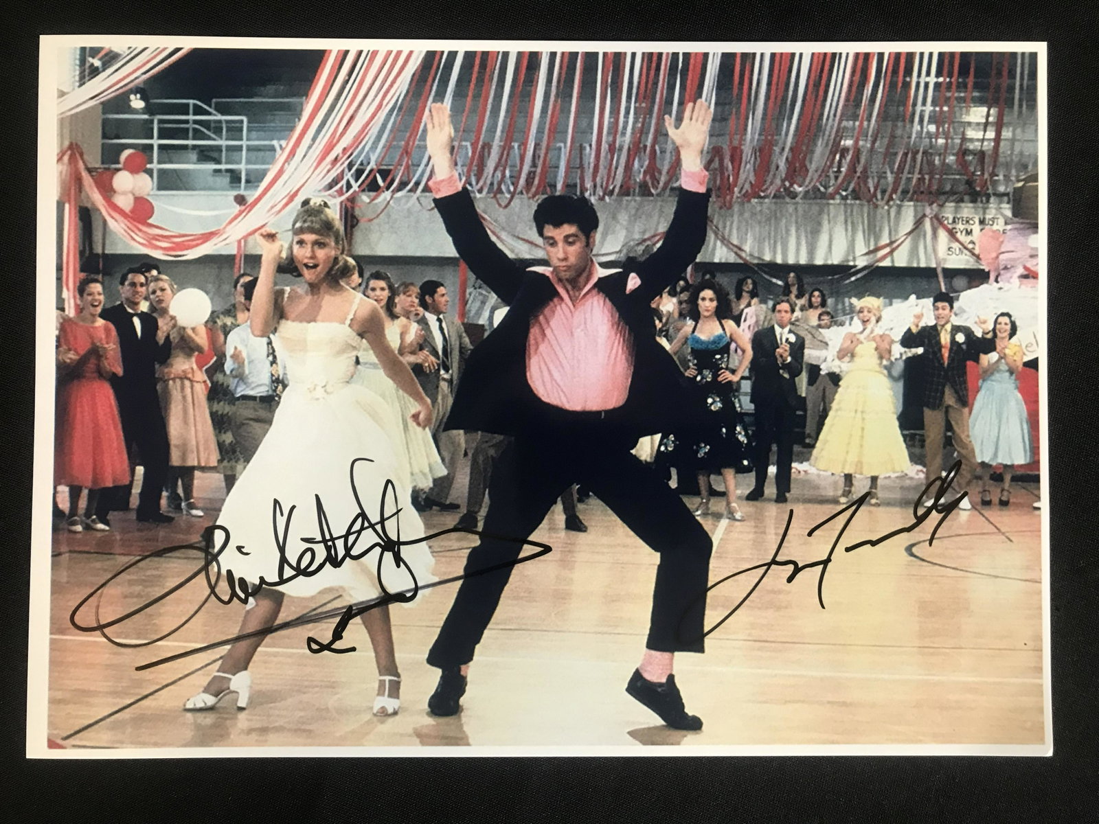 OLIVIA NEWTON-JOHN AND JOHN TRAVOLTA SIGNED 8X10 PHOTO (RA COA): OLIVIA NEWTON-JOHN AND JOHN TRAVOLTA SIGNED 8X10 PHOTO (RA COA)