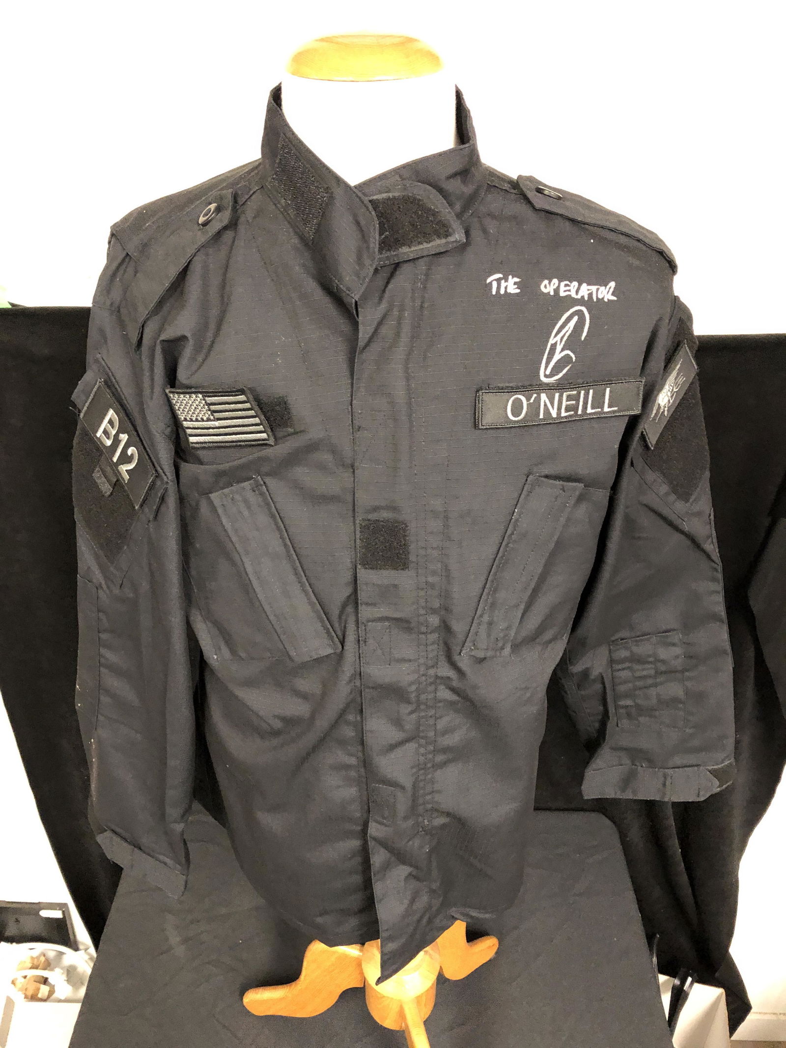 ROBERT ONEIL SIGNED NAVY SEAL JACKET (BECKETT COA) (1 of 2)