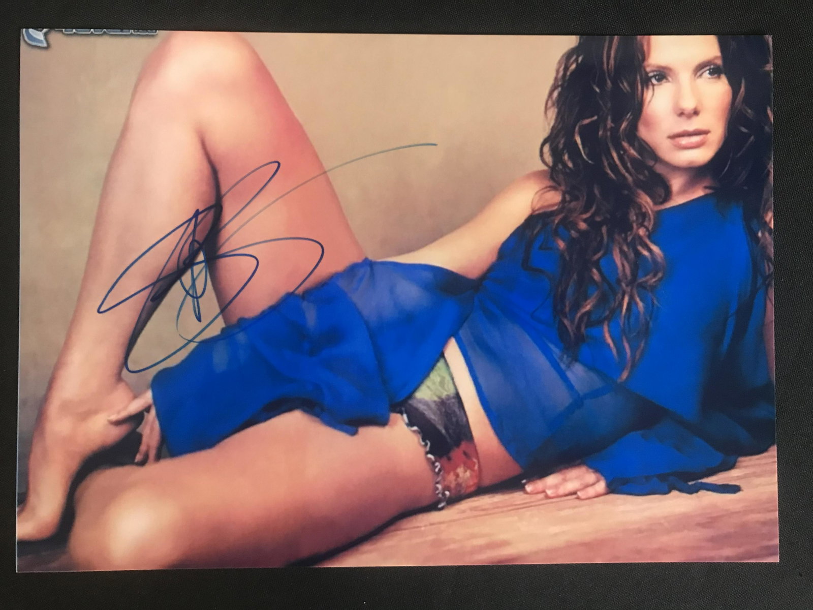 SANDRA BULLOCK SIGNED 8X10 PHOTO (RA COA): SANDRA BULLOCK SIGNED 8X10 PHOTO (RA COA)
