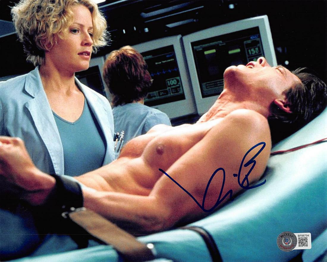 KEVIN BACON SIGNED HOLLOW MAN 8 X 10 (BECKETT COA) (1 of 1)