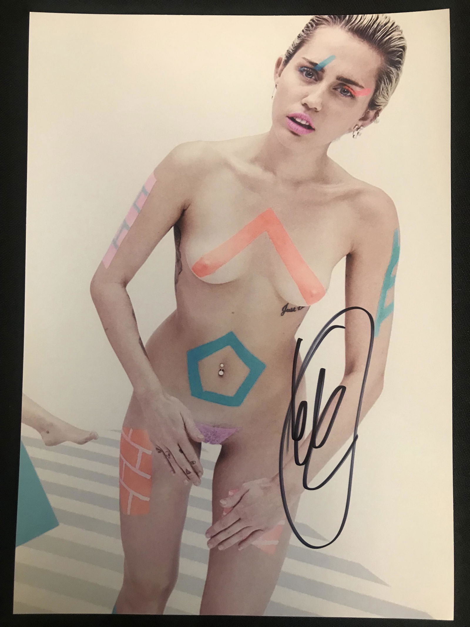 MILEY CYRUS SIGNED 8X10 PHOTO (RA COA) (1 of 2)