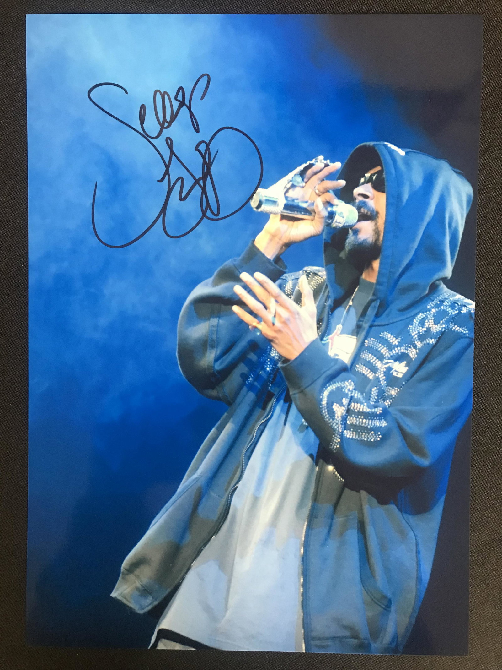SNOOP DOGG SIGNED 8X10 PHOTO (RA COA): SNOOP DOGG SIGNED 8X10 PHOTO (RA COA)