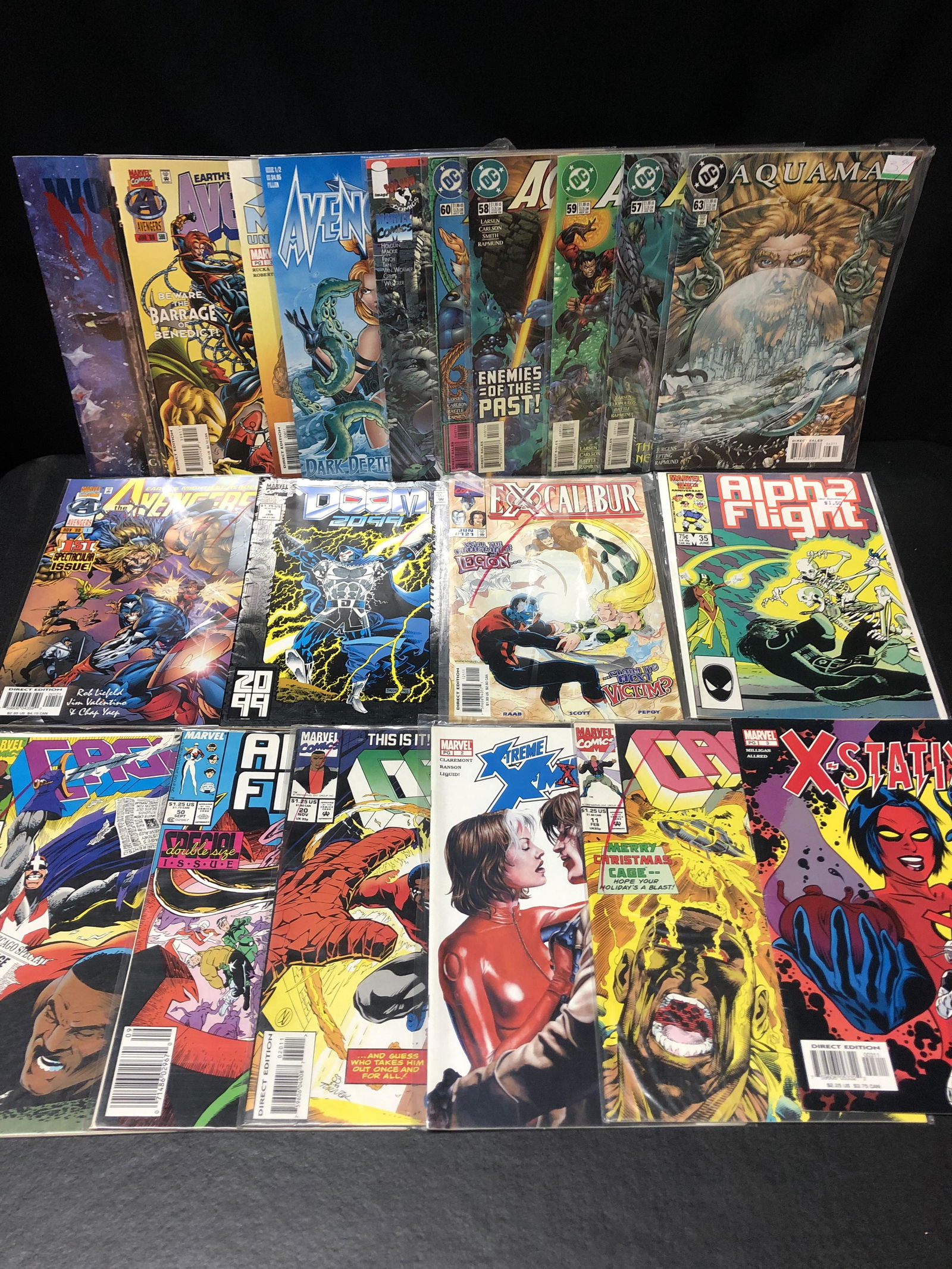 LARGE SUPERHERO COMIC BOOK LOT (1 of 1)