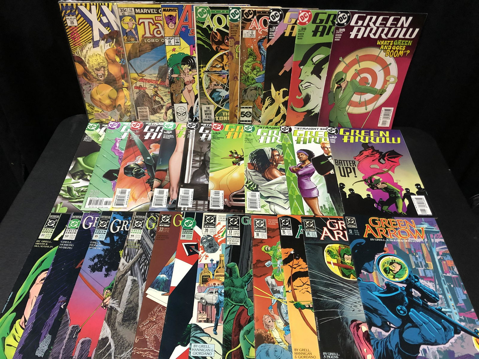 LARGE SUPERHERO COMIC BOOK LOT (1 of 1)