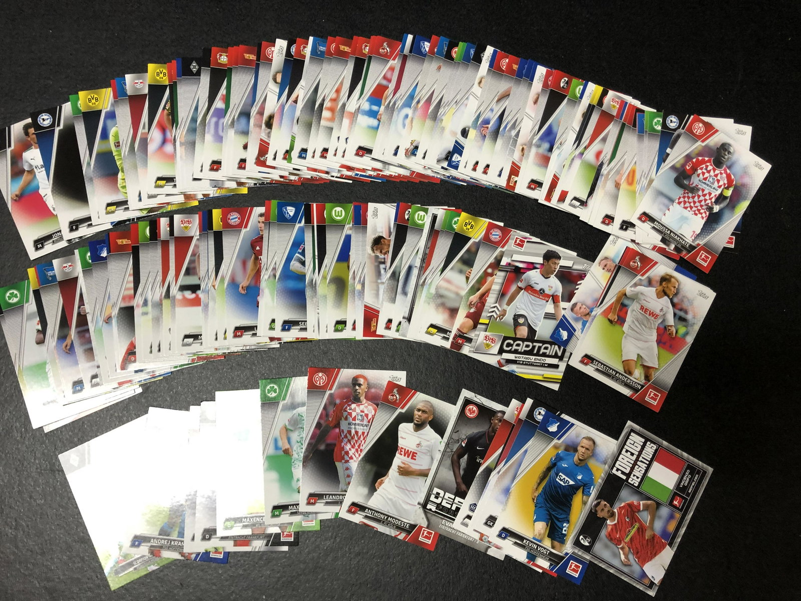 LARGE SOCCER CARD LOT: LARGE SOCCER CARD LOT