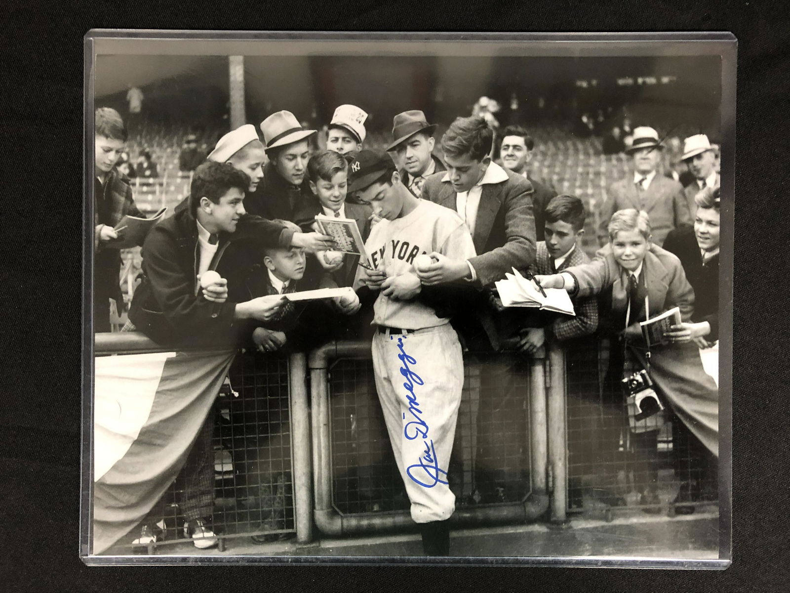 JOE DIMAGGIO SIGNED 8 X 10 (PRIME TIME COA) (1 of 2)