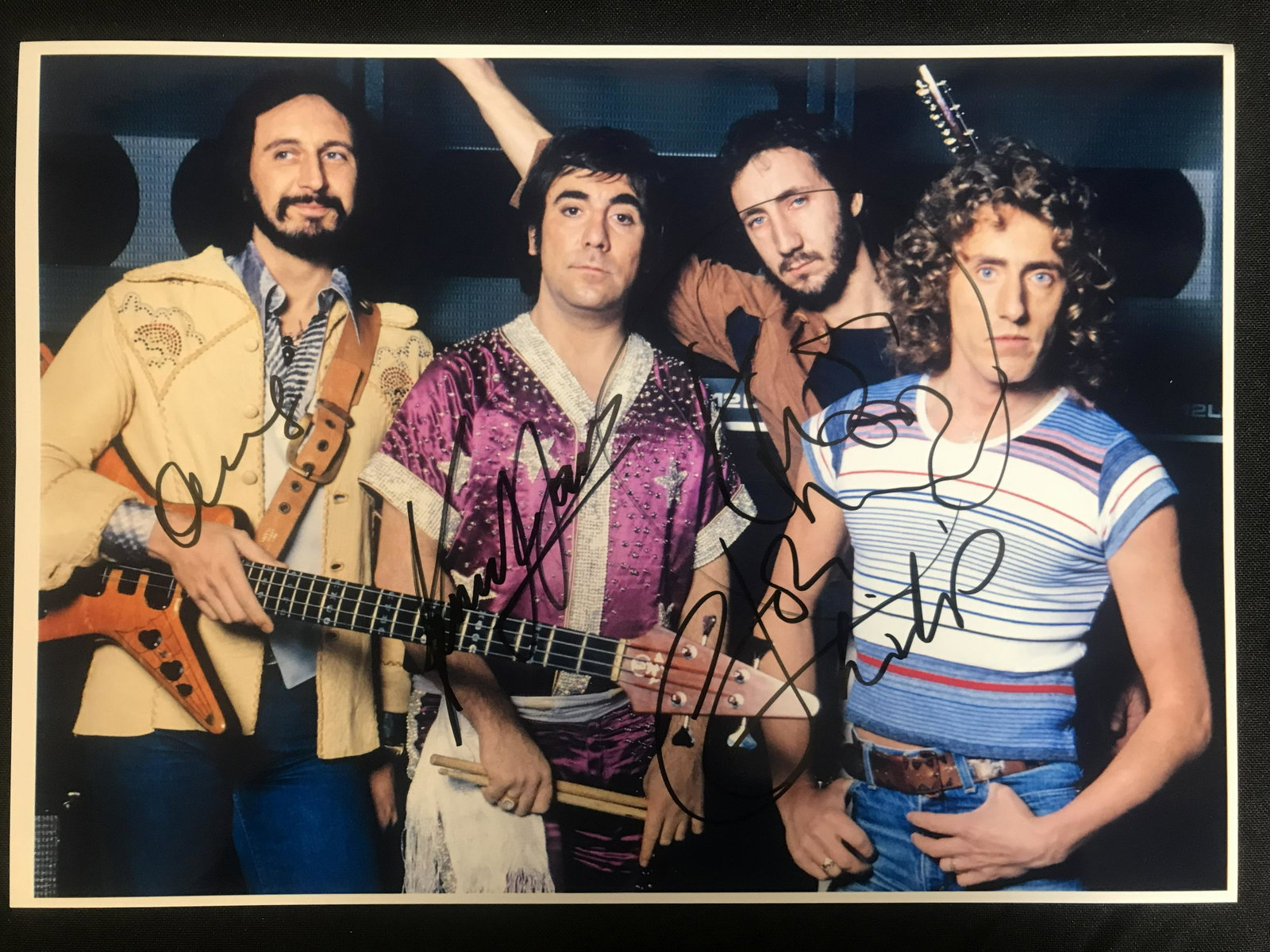THE WHO GROUP SIGNED 8X10 PHOTO (RA COA): THE WHO GROUP SIGNED 8X10 PHOTO (RA COA)