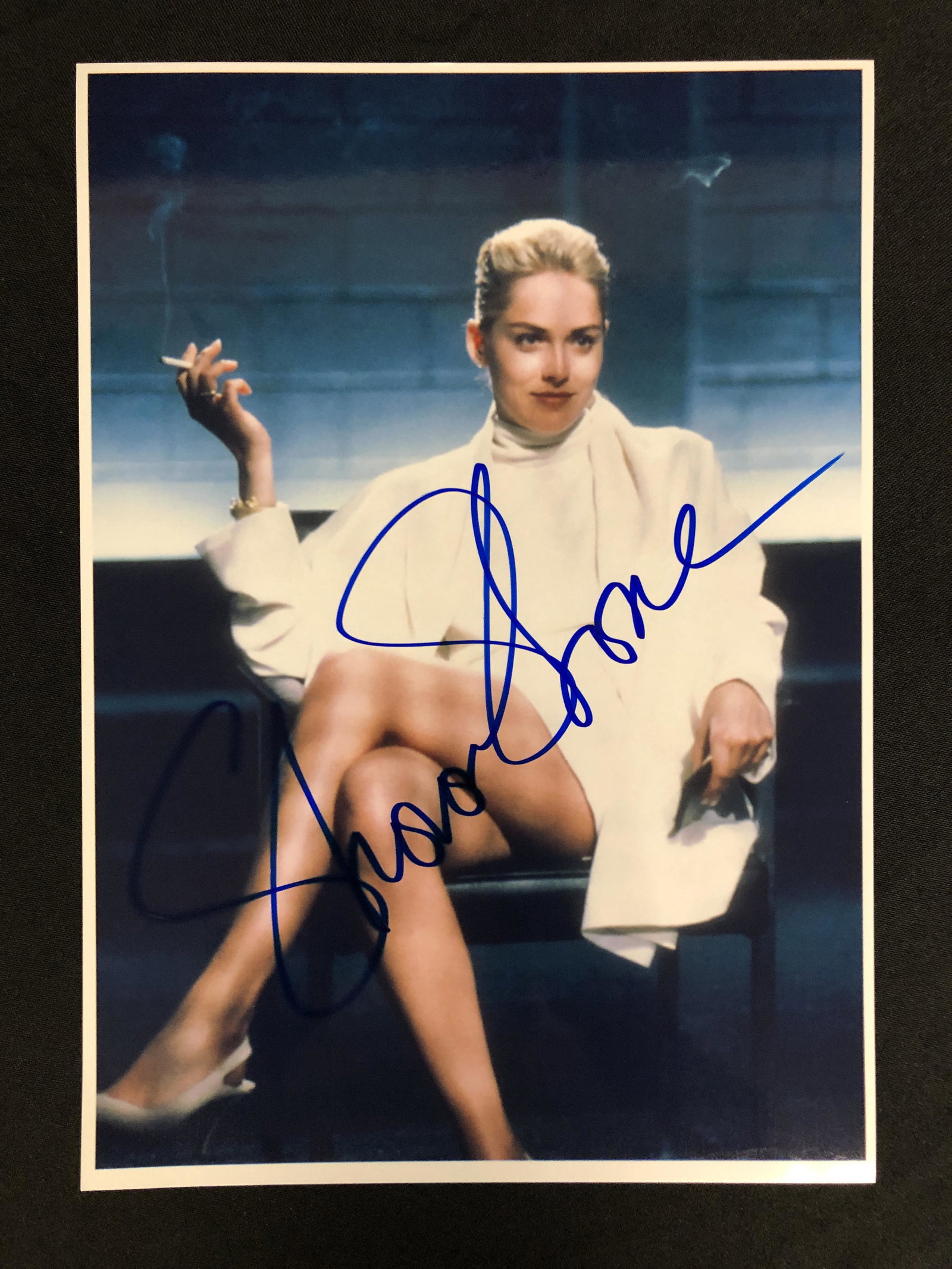 SHARON STONE SIGNED 8 X 10 (RA COA): SHARON STONE SIGNED 8 X 10 (RA COA)