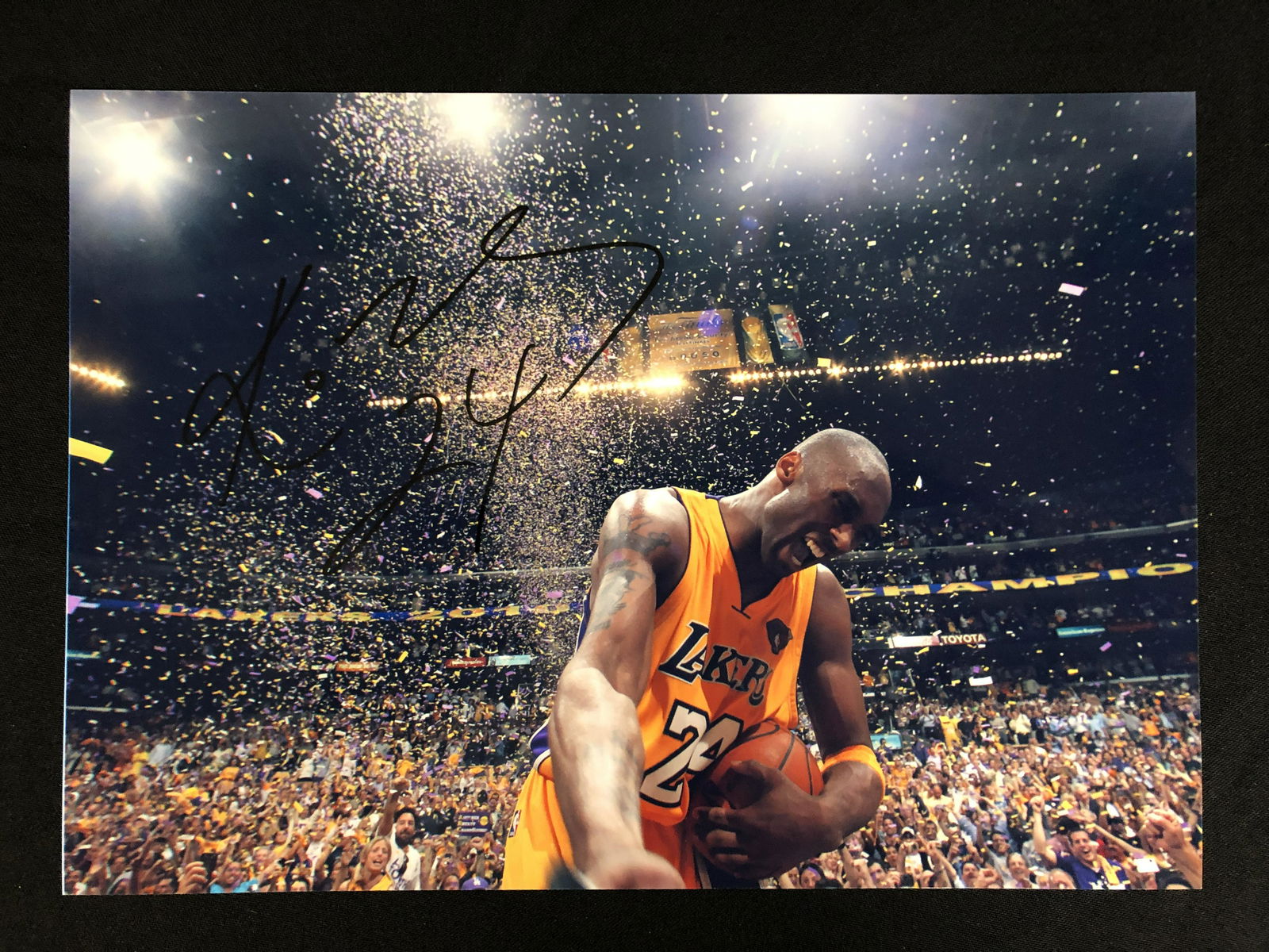 KOBE BRYANT SIGNED LA LAKERS 8 X 10 (RA COA) (1 of 2)