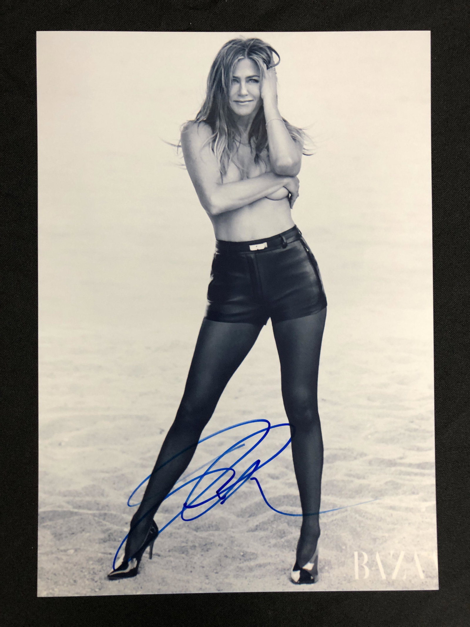 JENNIFER ANISTAN SIGNED 8 X 10 (RA COA): JENNIFER ANISTAN SIGNED 8 X 10 (RA COA)