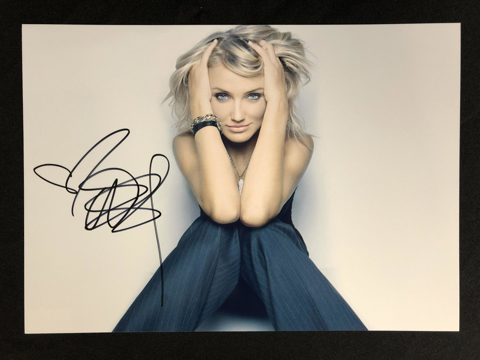 CAMERON DIAZ SIGNED 8 X 10 RA COA): CAMERON DIAZ SIGNED 8 X 10 RA COA)