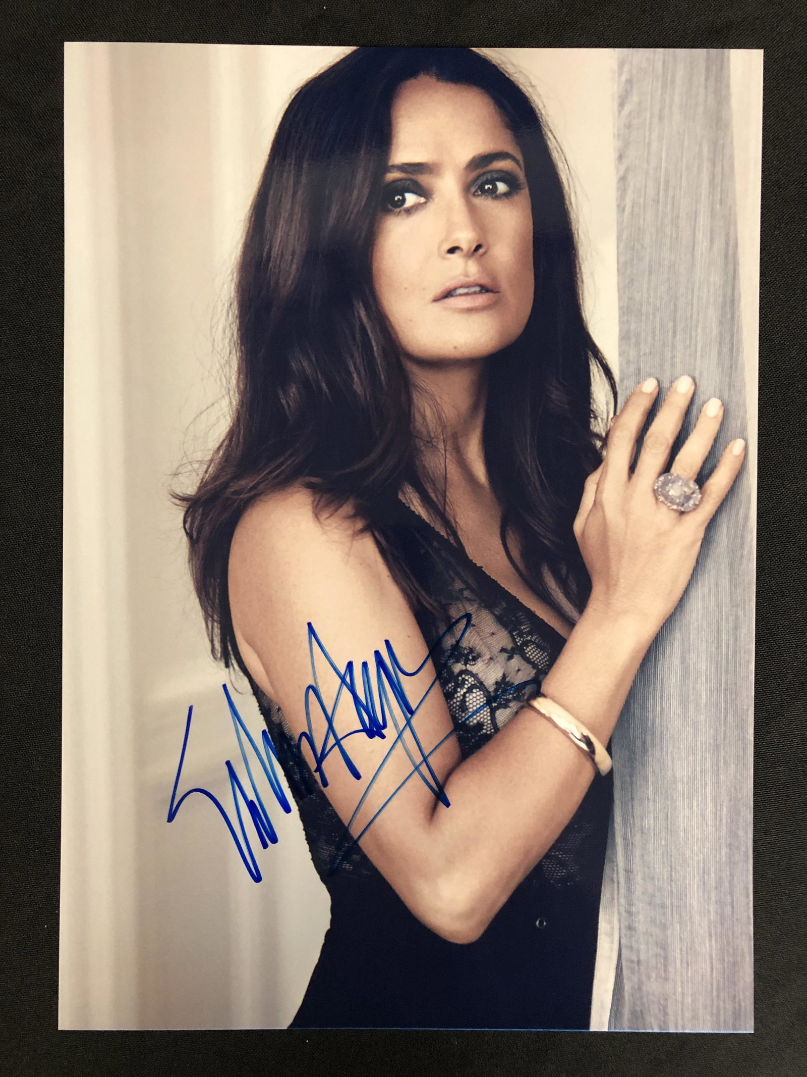 SALMA HAYEK SIGNED 8 X 10 (RA COA): SALMA HAYEK SIGNED 8 X 10 (RA COA)