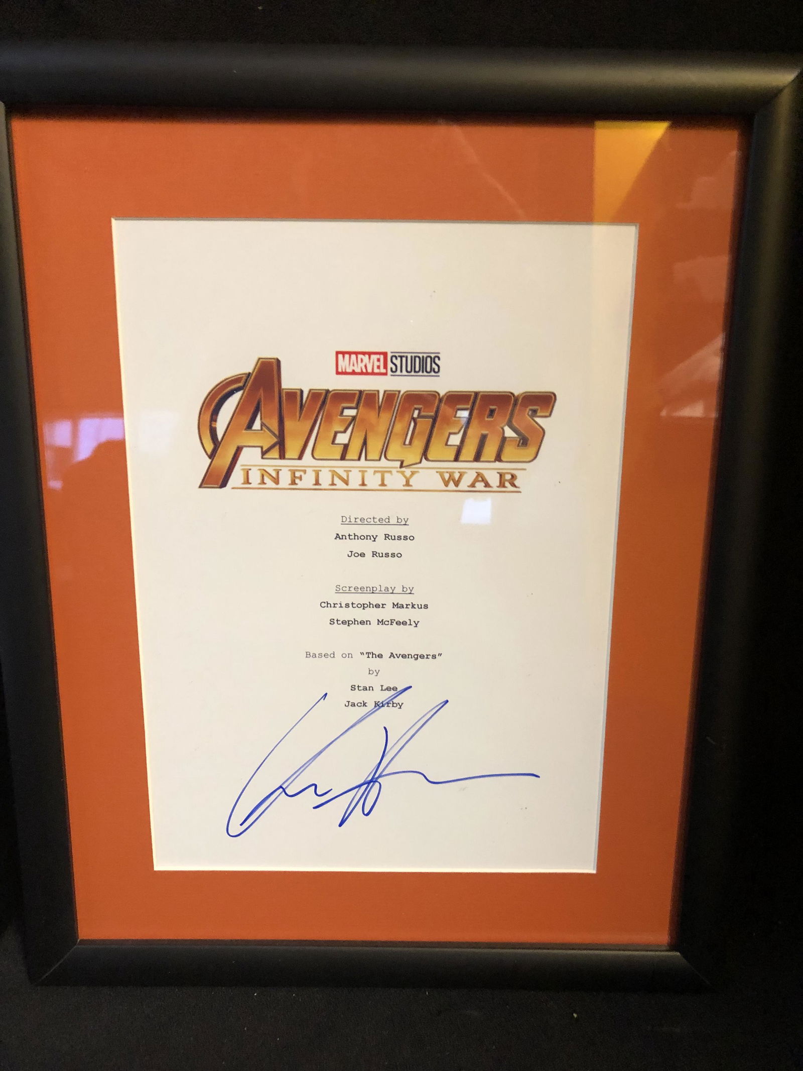 CHRIS HEMSWORTH SIGNED AND CUSTOM FRAMED AVENGERS SCRIPT COVER (RA COA) (1 of 1)