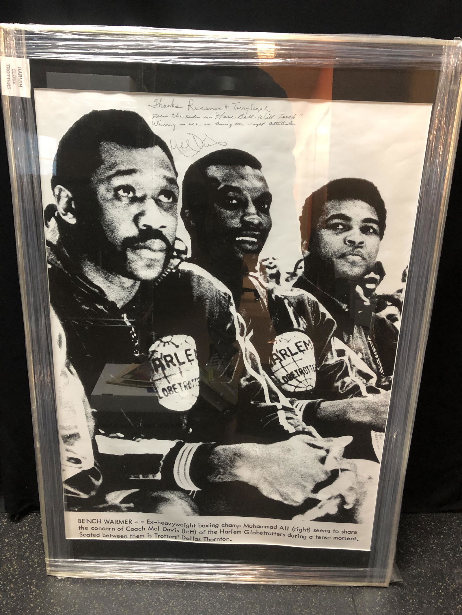 MEL DAVIS SIGNED AND INSCRIBED HARLOM GLOBETROTTERS 24 X 36 CUSTOM FRAME WITH ALI (1 of 2)