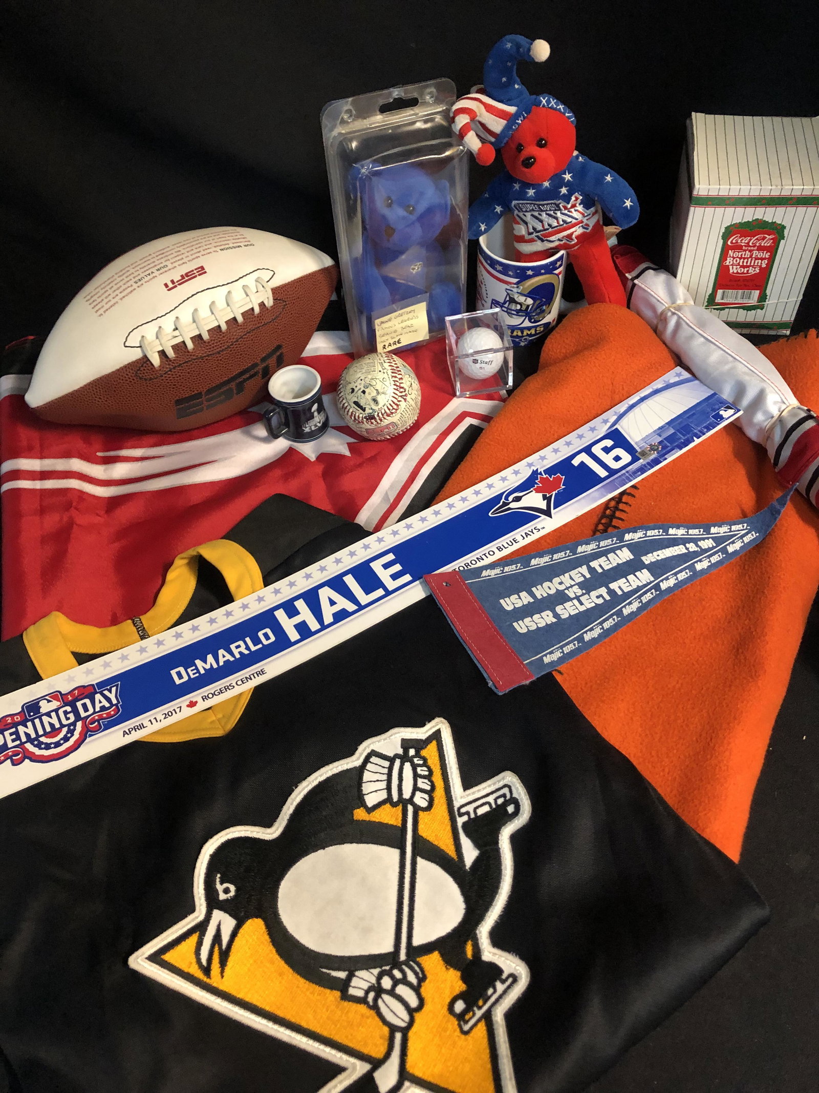 LARGE SPORTS COLLECIBLE LOT (JERSEY,FOOTBALLS, BEANIE BABIES ): LARGE SPORTS COLLECIBLE LOT (JERSEY,FOOTBALLS, BEANIE BABIES )
