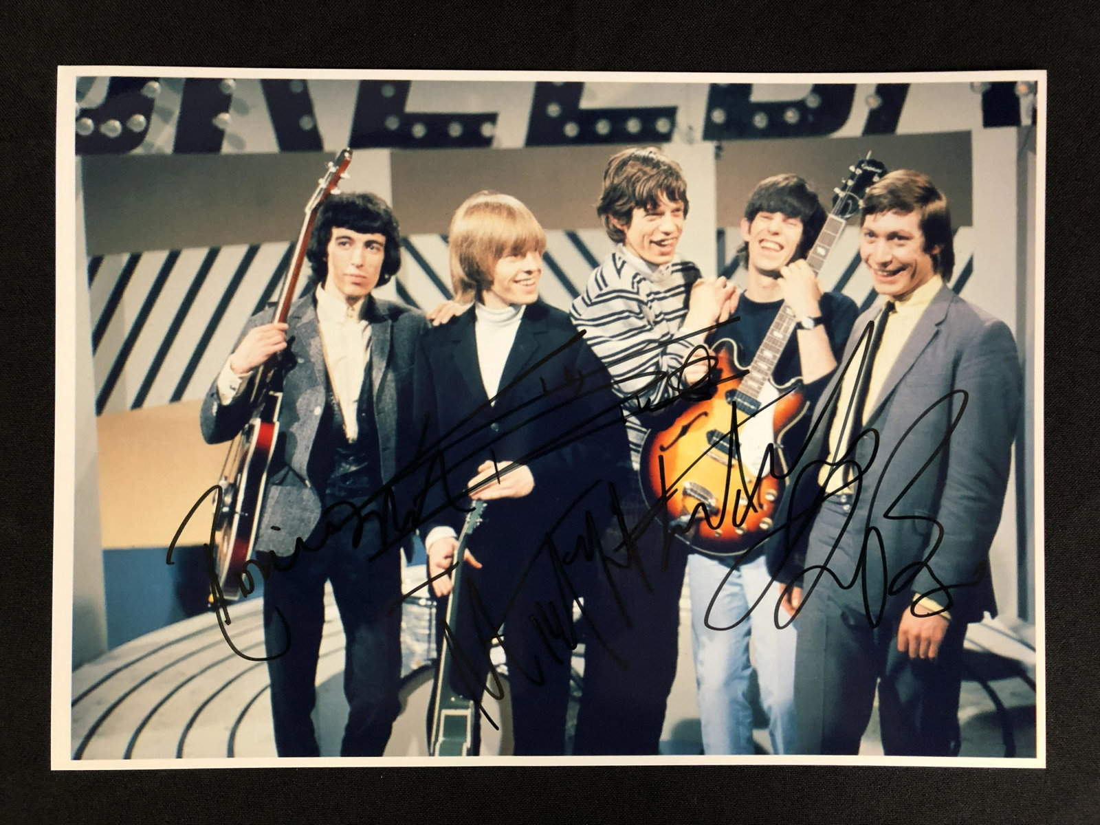 THE ROLLING STONES BAND SIGNED 8 X 10 (RA COA): THE ROLLING STONES BAND SIGNED 8 X 10 (RA COA)