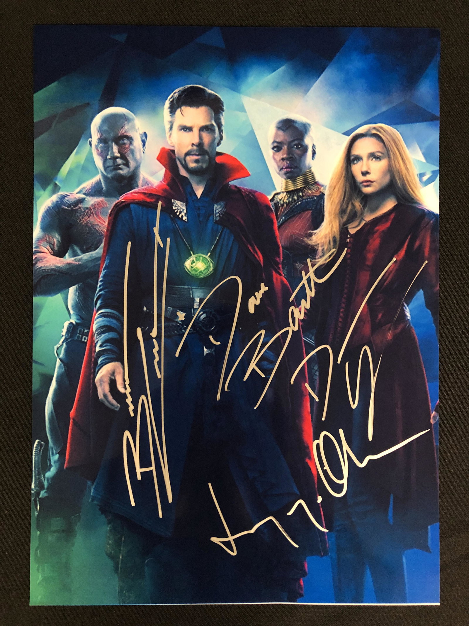 AVENGERS CAST SIGNED 8 X 10 (RA COA): AVENGERS CAST SIGNED 8 X 10 (RA COA)